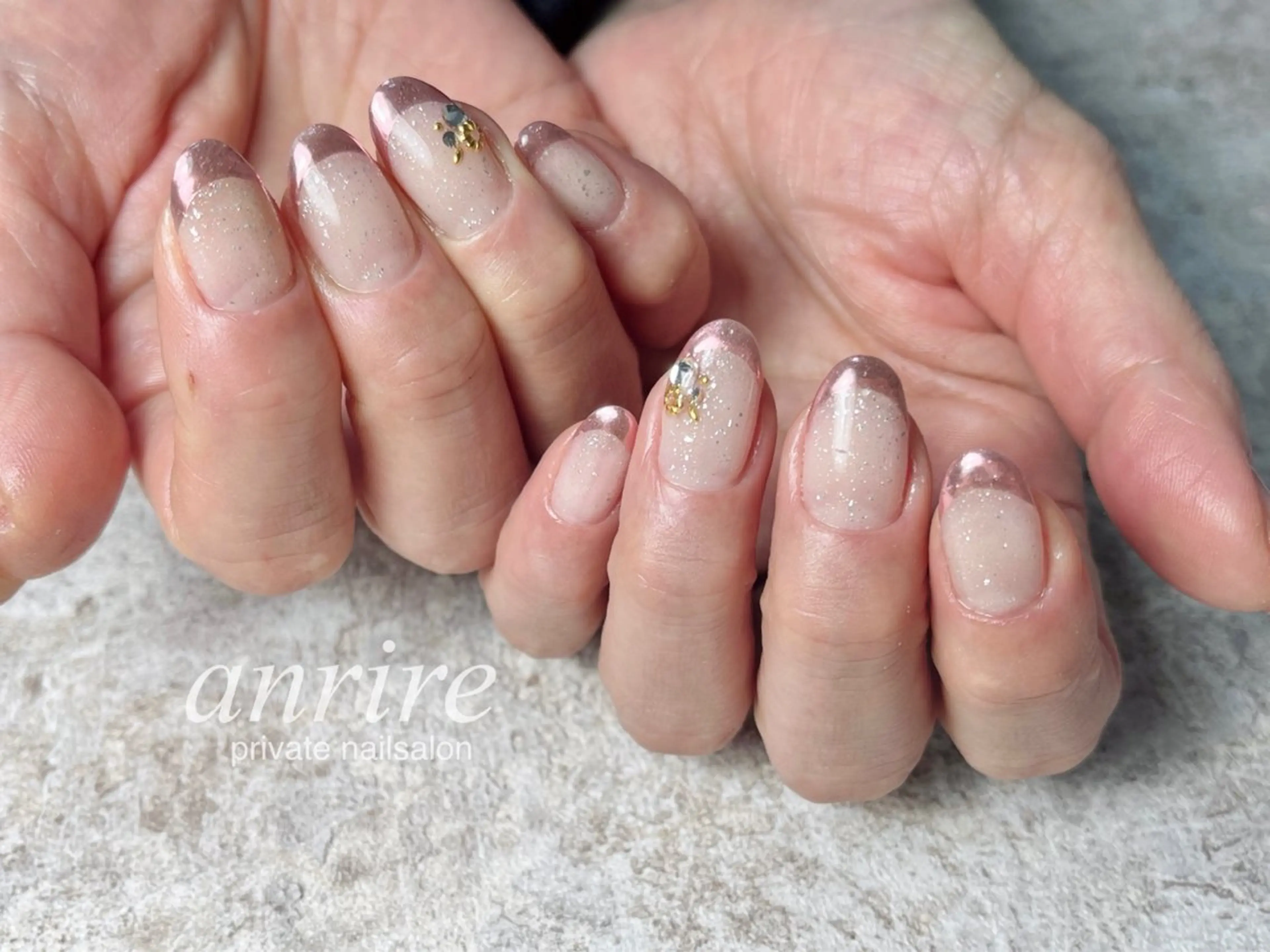 ネイル フラワーネイル フレンチネイル ジェルネイル キラキラネイル ラメ(グリッター) ハンドネイル nailsalon anrireのネイルデザイン