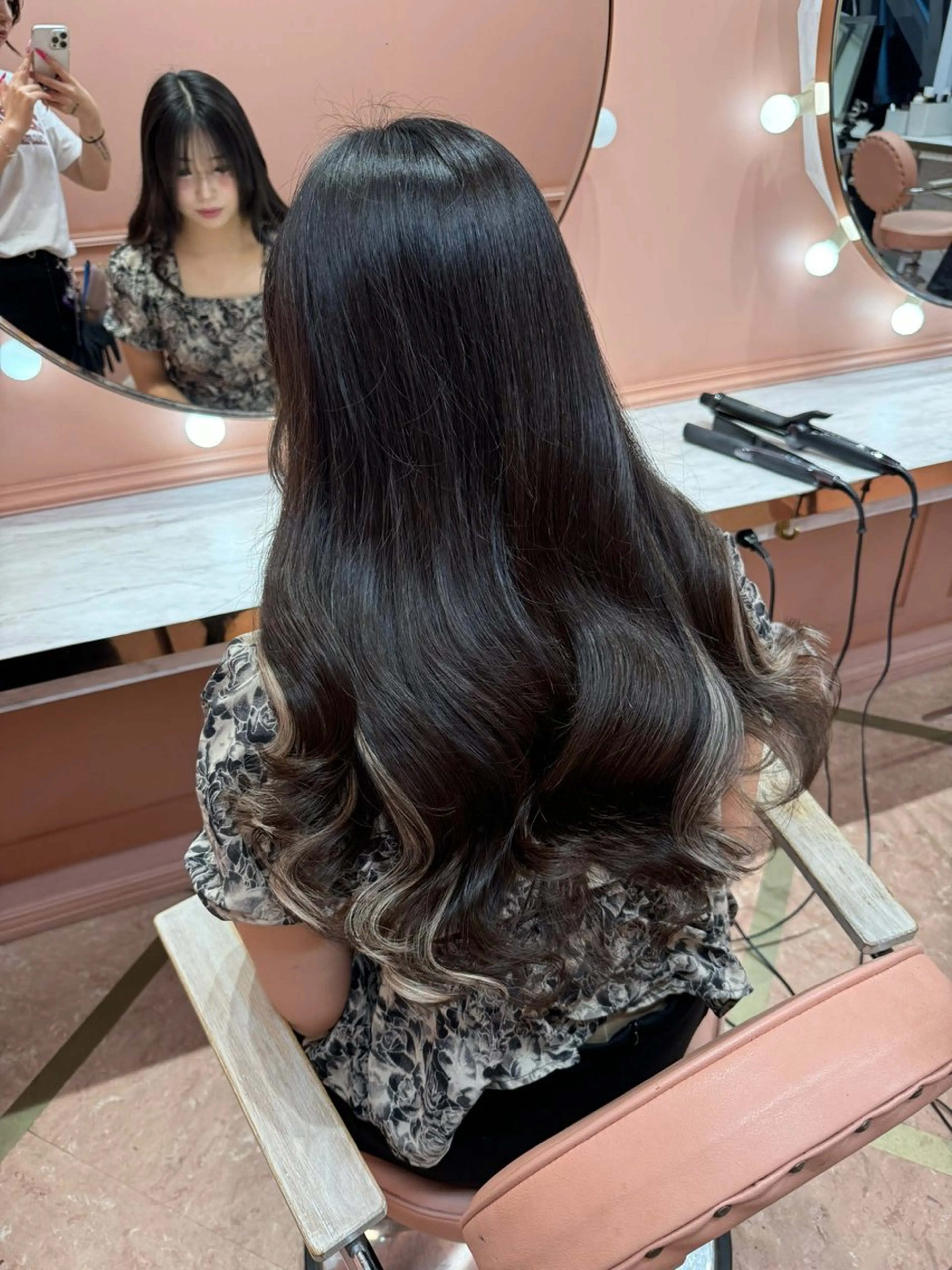 カラー 🇰🇷韓国風ハイ トーンKANA🖤のヘアスタイル