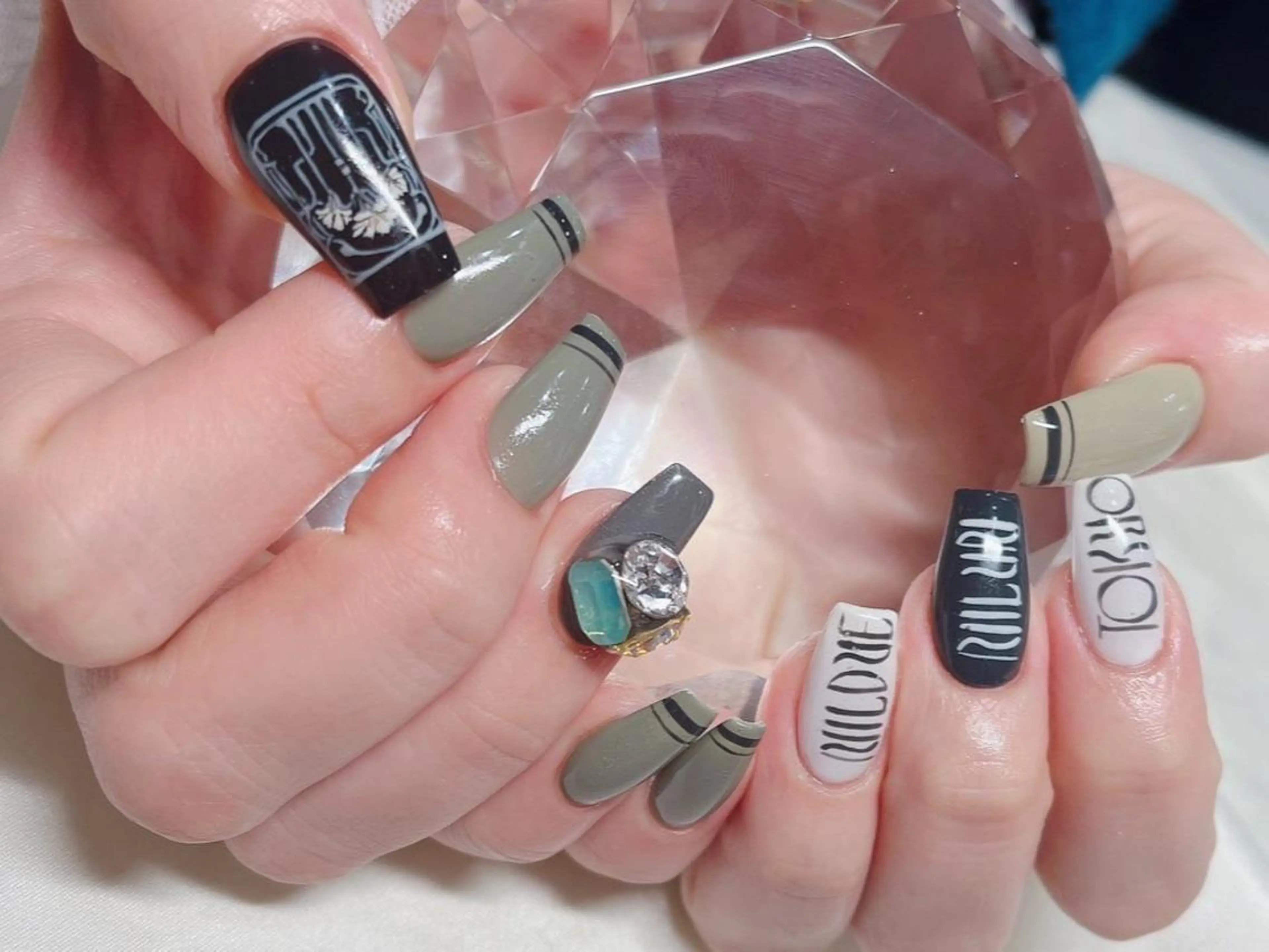 ネイル マツエク・マツパ アイブロウ 韓国風マツエク パリジェンヌラッシュリフト まつげパーマ ワンホンマツエク アートネイル ハンドネイル Nail&eye Belire 新宿のネイルデザイン