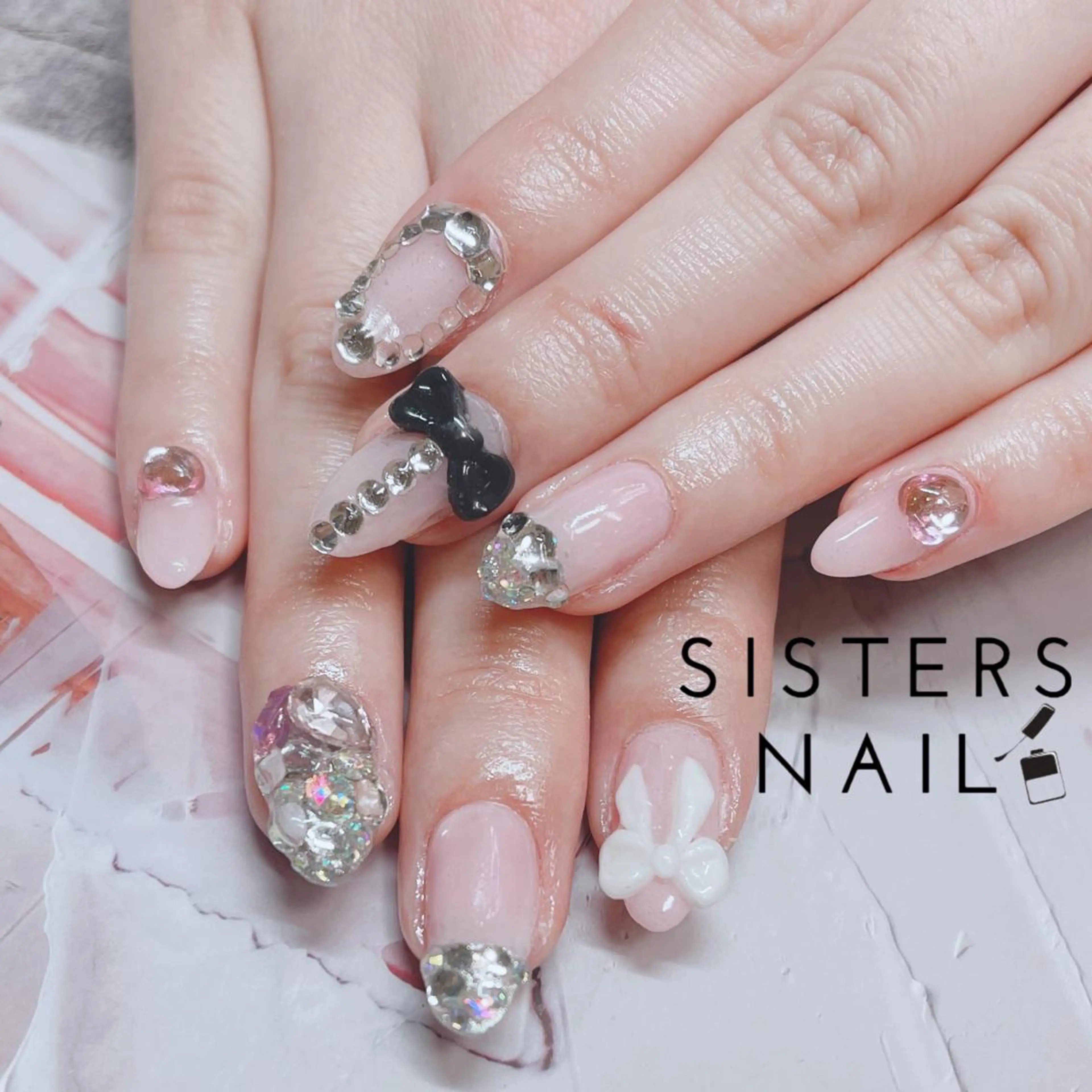 ネイル アートネイル ハート キラキラネイル ワンカラーネイル ストーンネイル ハンドネイル ハンドケア sisters nail.fのネイルデザイン