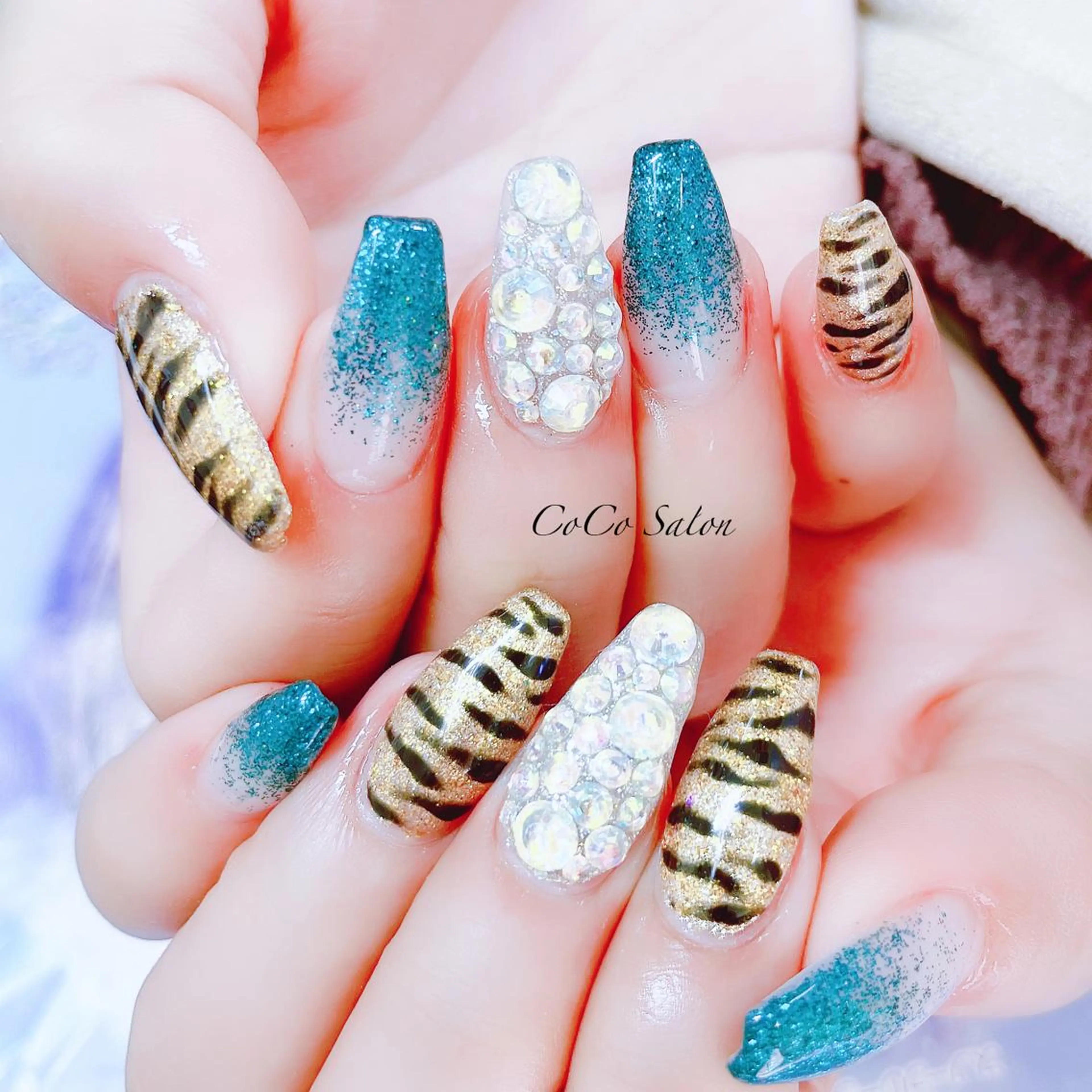 ネイル アニマル柄 長さ出し ジェルネイル グラデーション グリーン ハンドネイル CoCoSalon ネイル/まつ毛予約のネイルデザイン