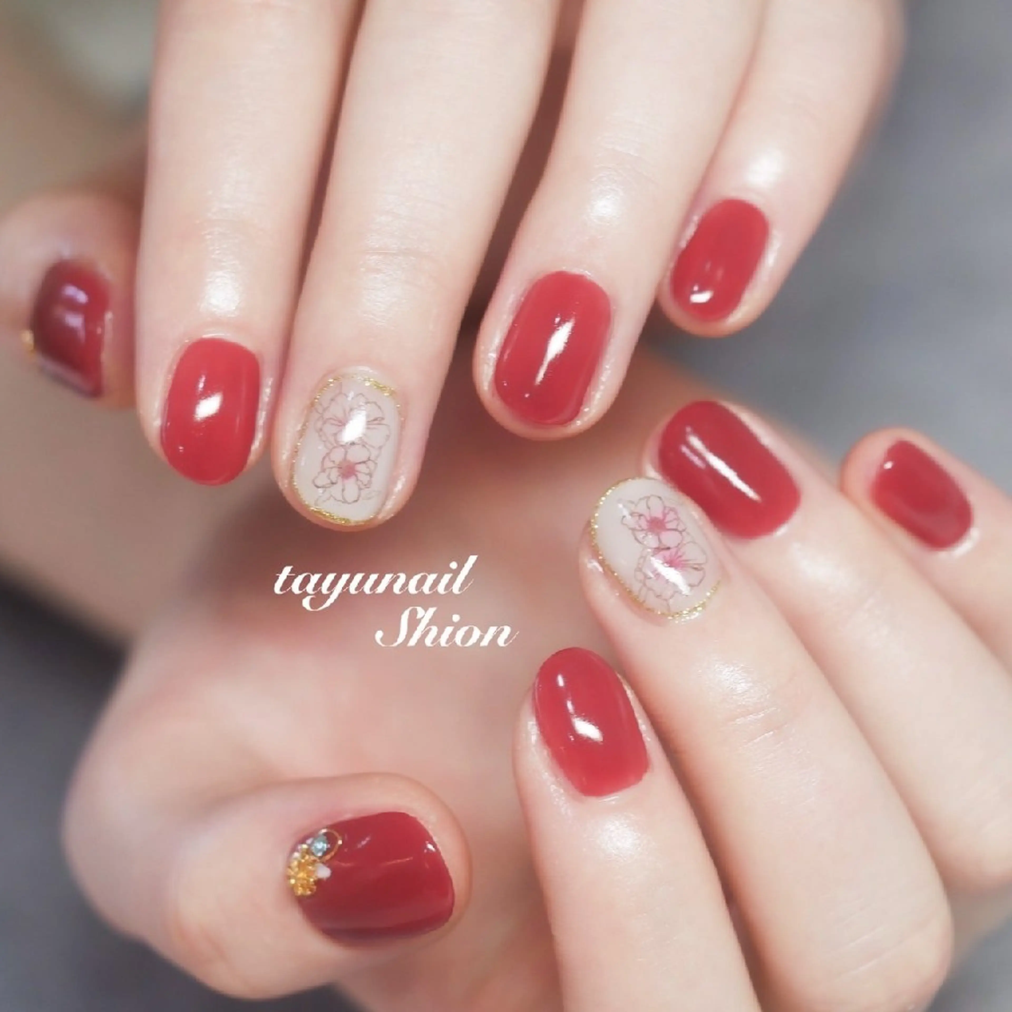 ネイル アートネイル フラワーネイル ジェルネイル パラジェル 赤色 ネイルサロン 【たゆnail】のネイルデザイン