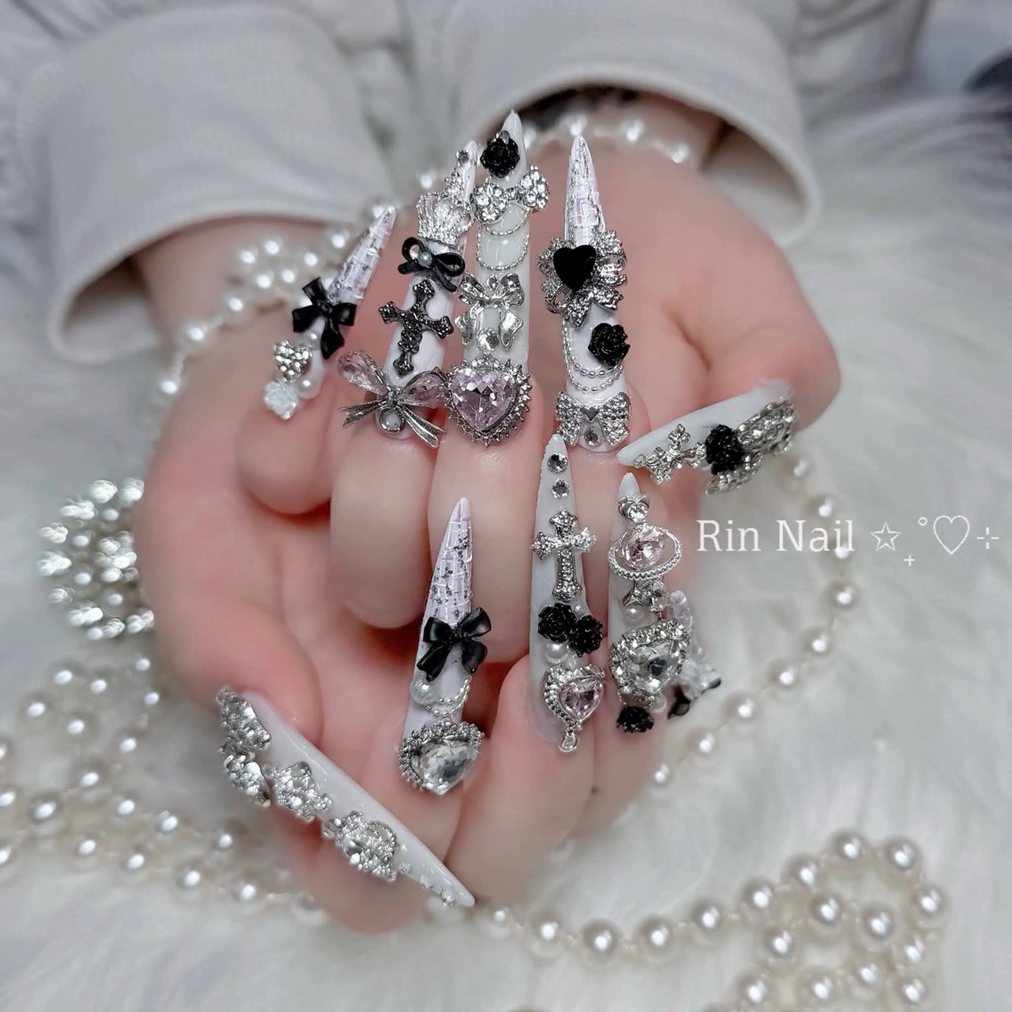 ネイル オーロラネイル チークネイル 桜ネイル クリアネイル ドット ハンドネイル Rin Nail 新大久保店のネイルデザイン