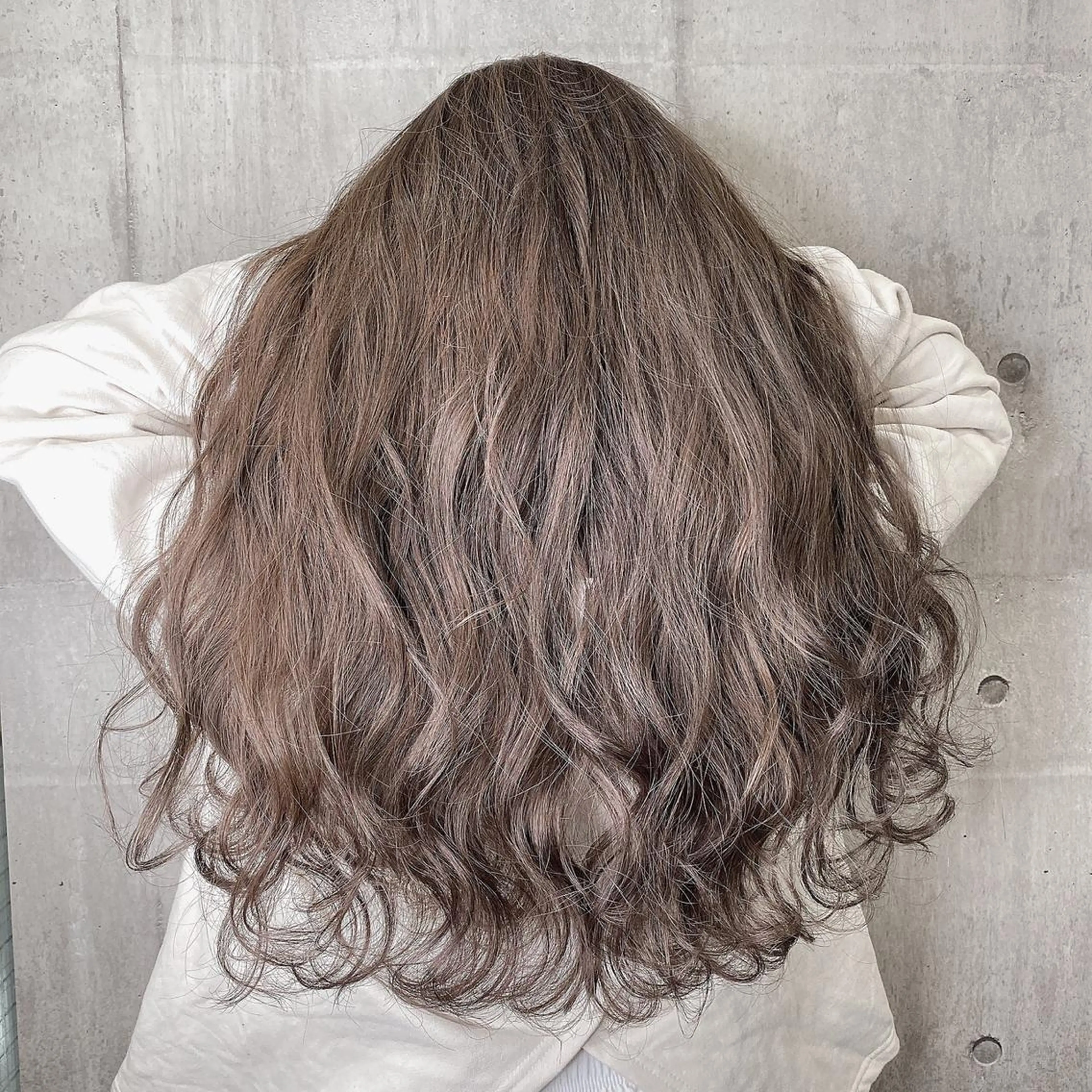 セミロング ヘアカラー to youハイライトのヘアスタイル