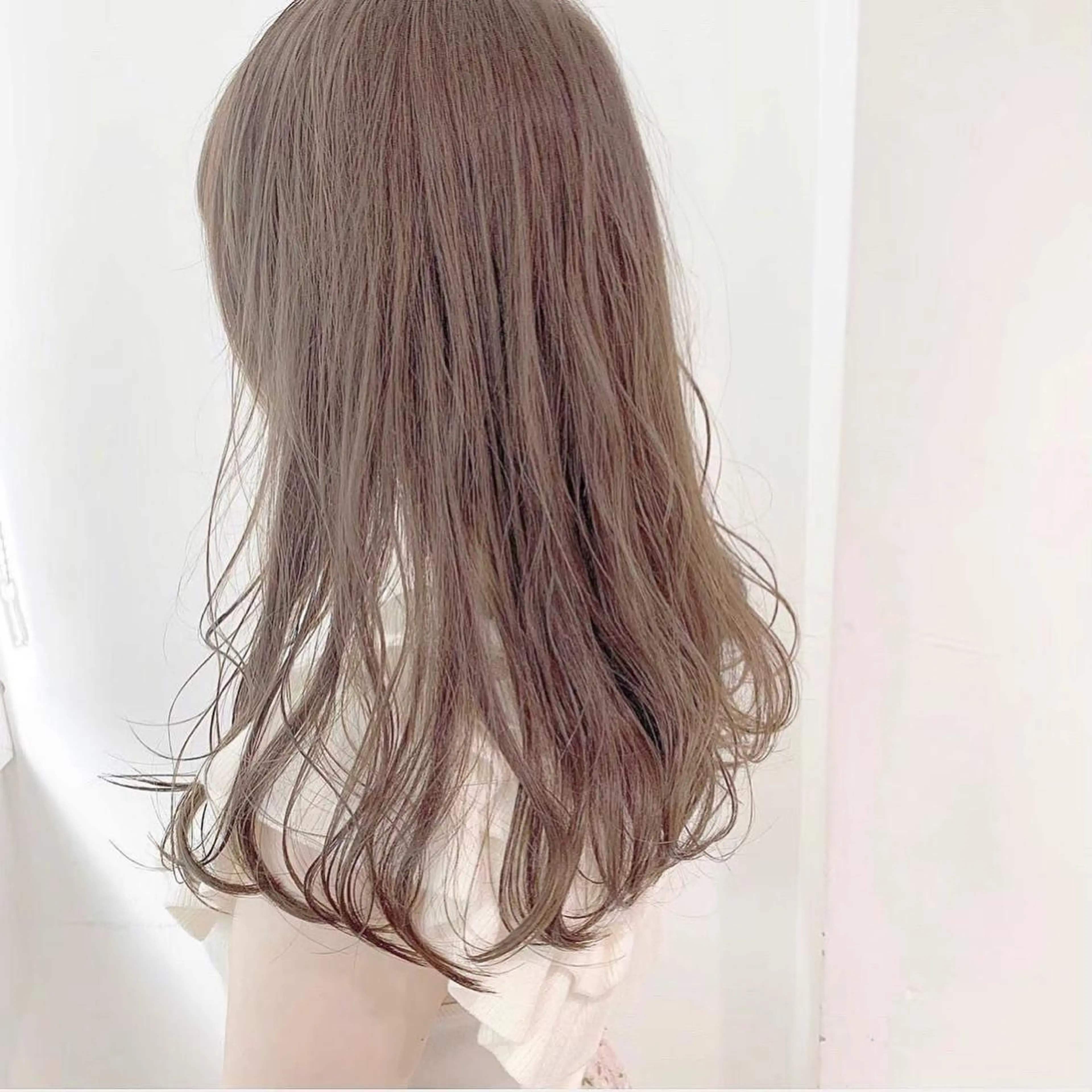 ロング 🩶透髪×モテ髪🩶 池袋SHE🏹🩶のヘアスタイル