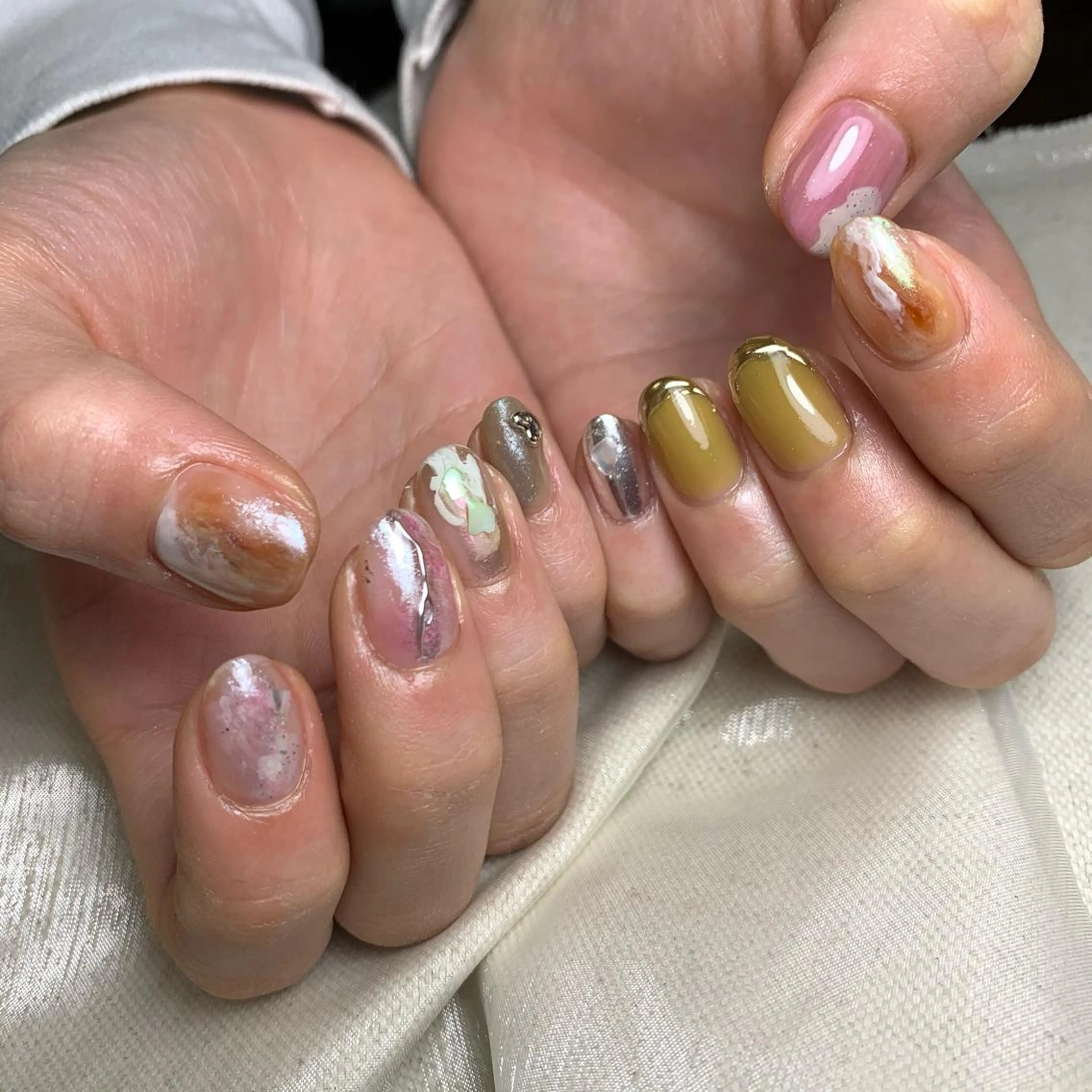 ネイル repos~ルポ~所属・里見 麗のネイルデザイン