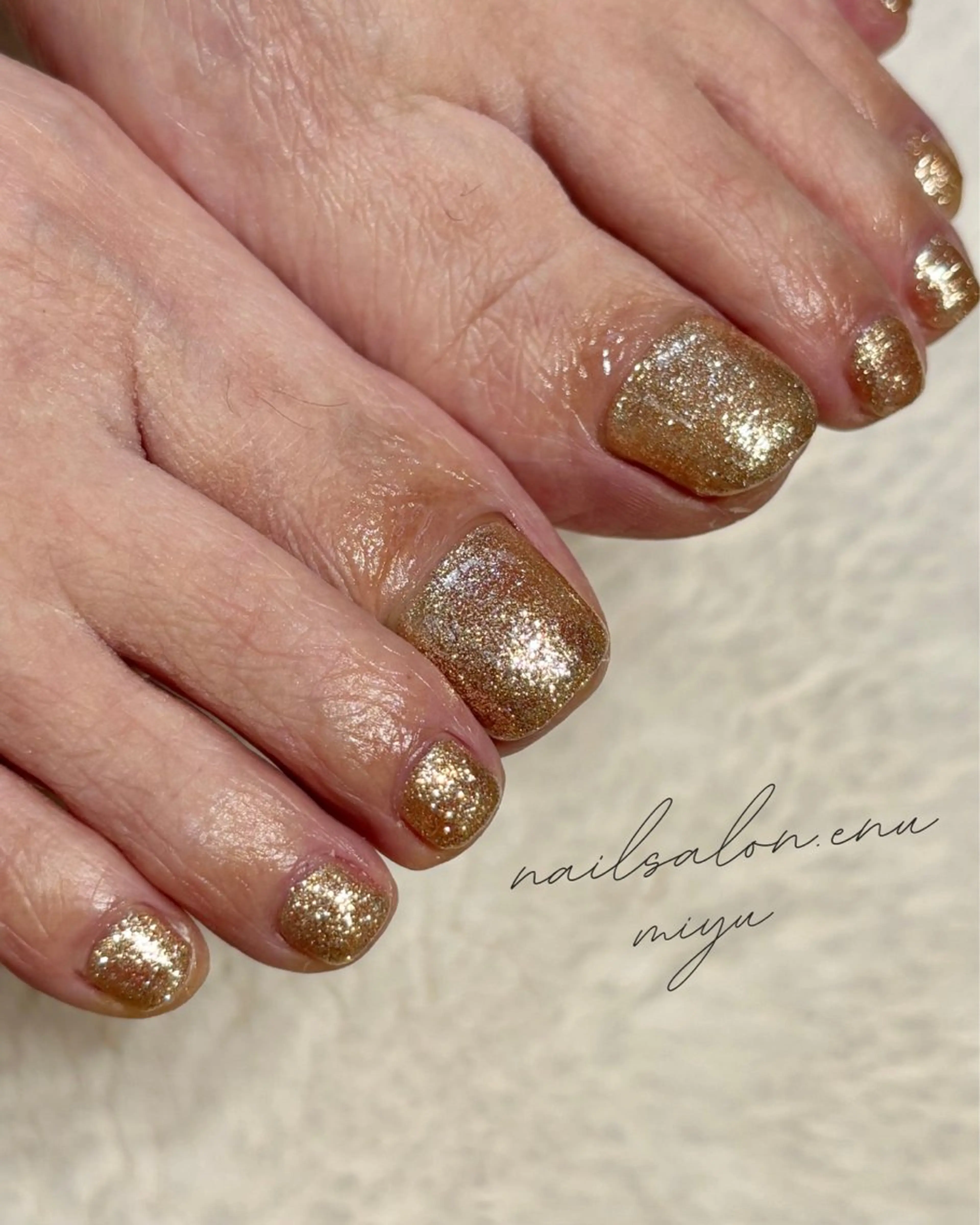ネイル フットネイル ラメ(グリッター) ワンカラーネイル nailsalon enu.　miyuのネイルデザイン