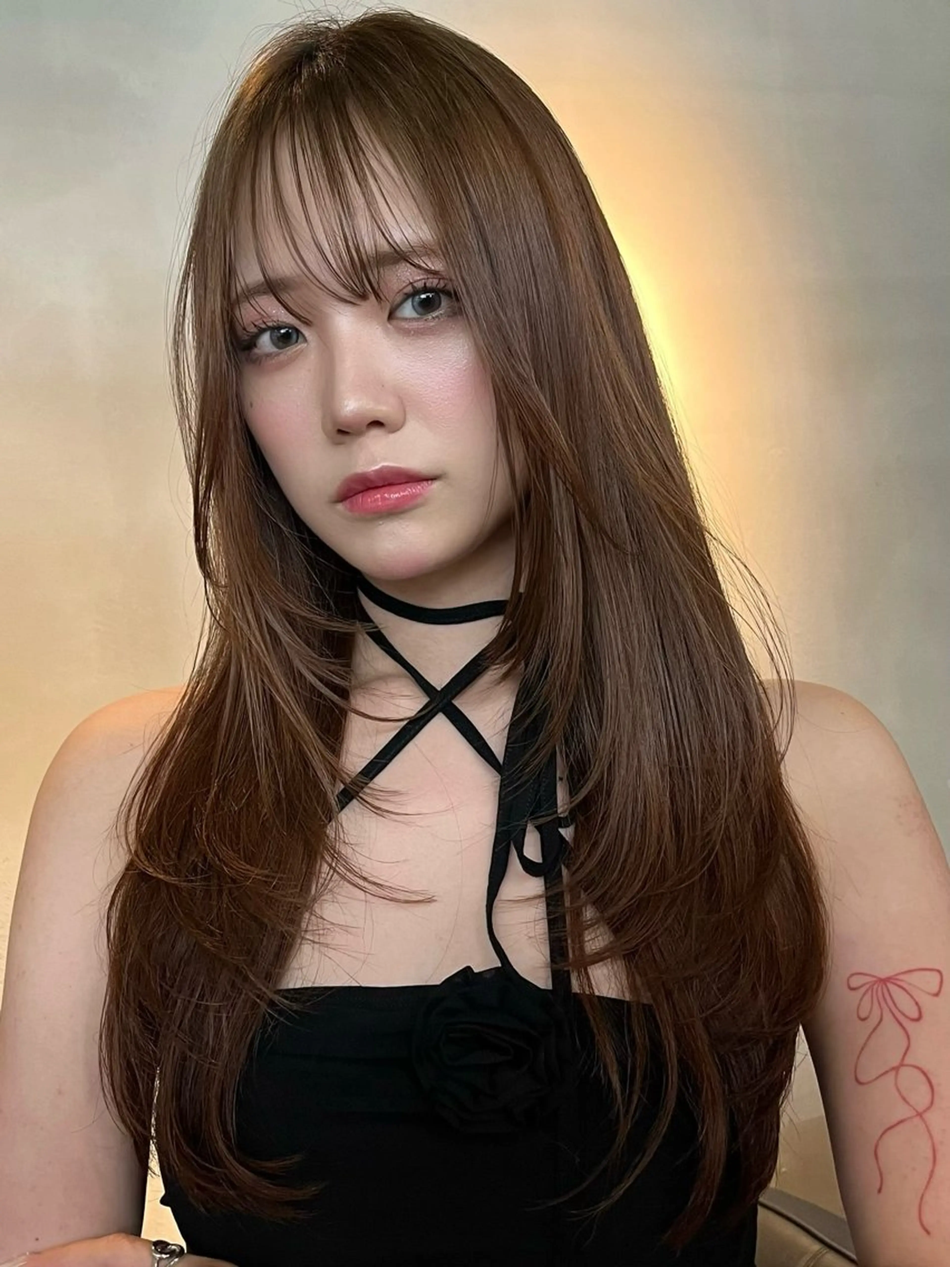 セミロング カラー アッシュ アッシュブラック ベージュカラー 黒髪 ブロンド イツク ⚡️ ルーツ/ハイトーンのヘアスタイル