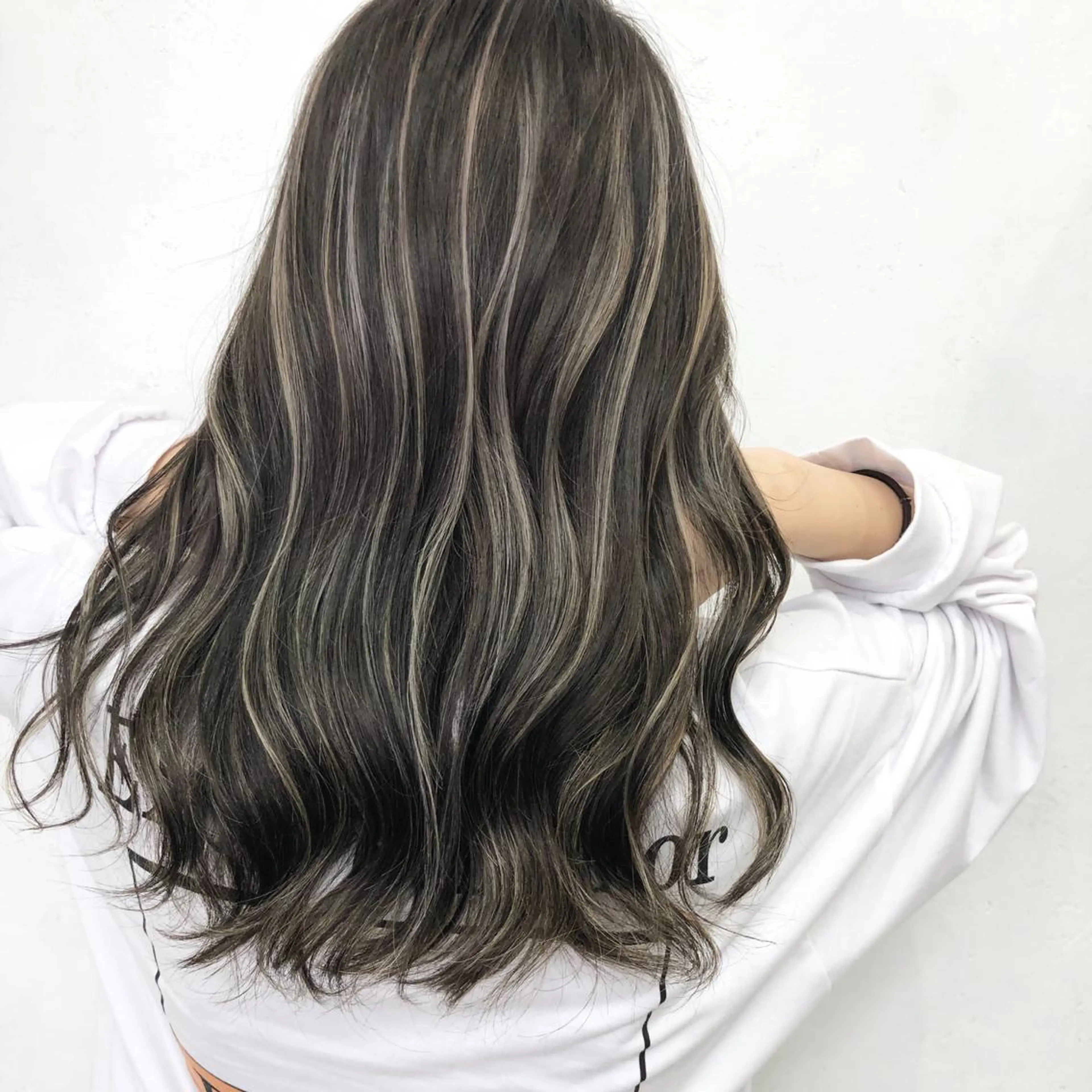 セミロング カラー ハイライトカラー ハイライト タナカ タクヤのヘアスタイル