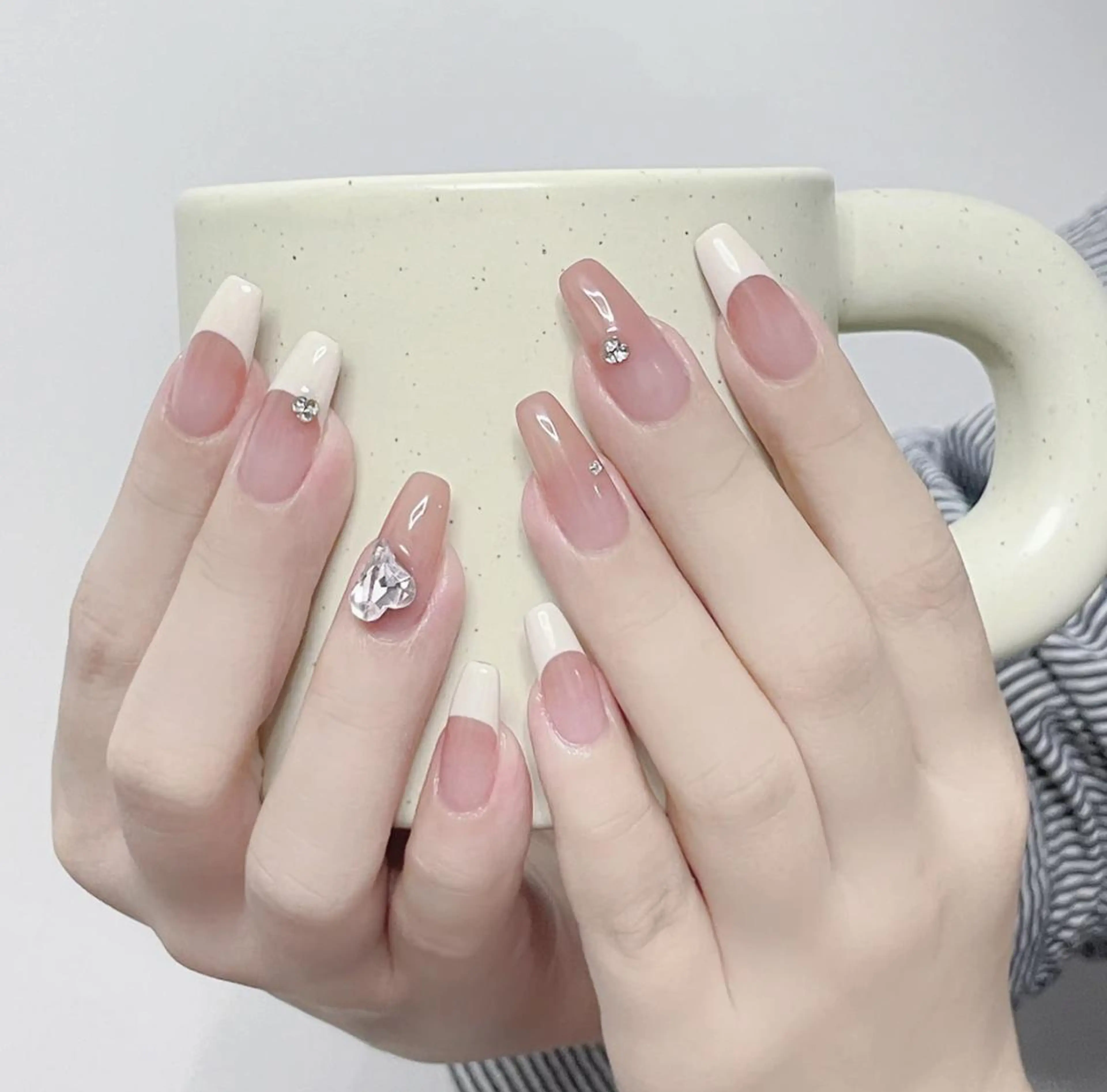 ネイル アートネイル 長さ出し ネイルチップ Queens PUPUのネイルデザイン