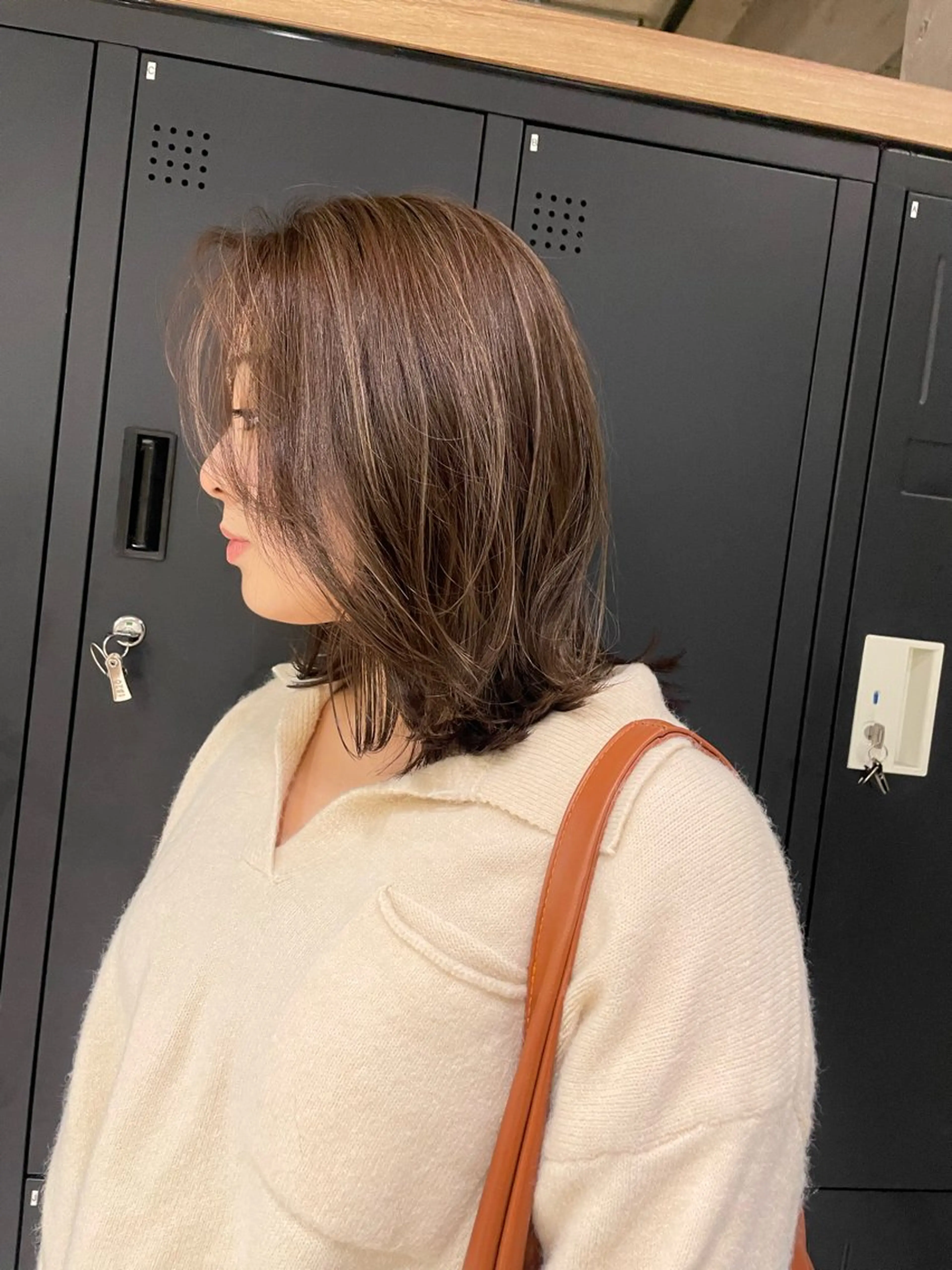 ミディアム くびれヘア ハイライト 🫧ハイライトカラー 🫧 𝓜𝓘𝓤のヘアスタイル