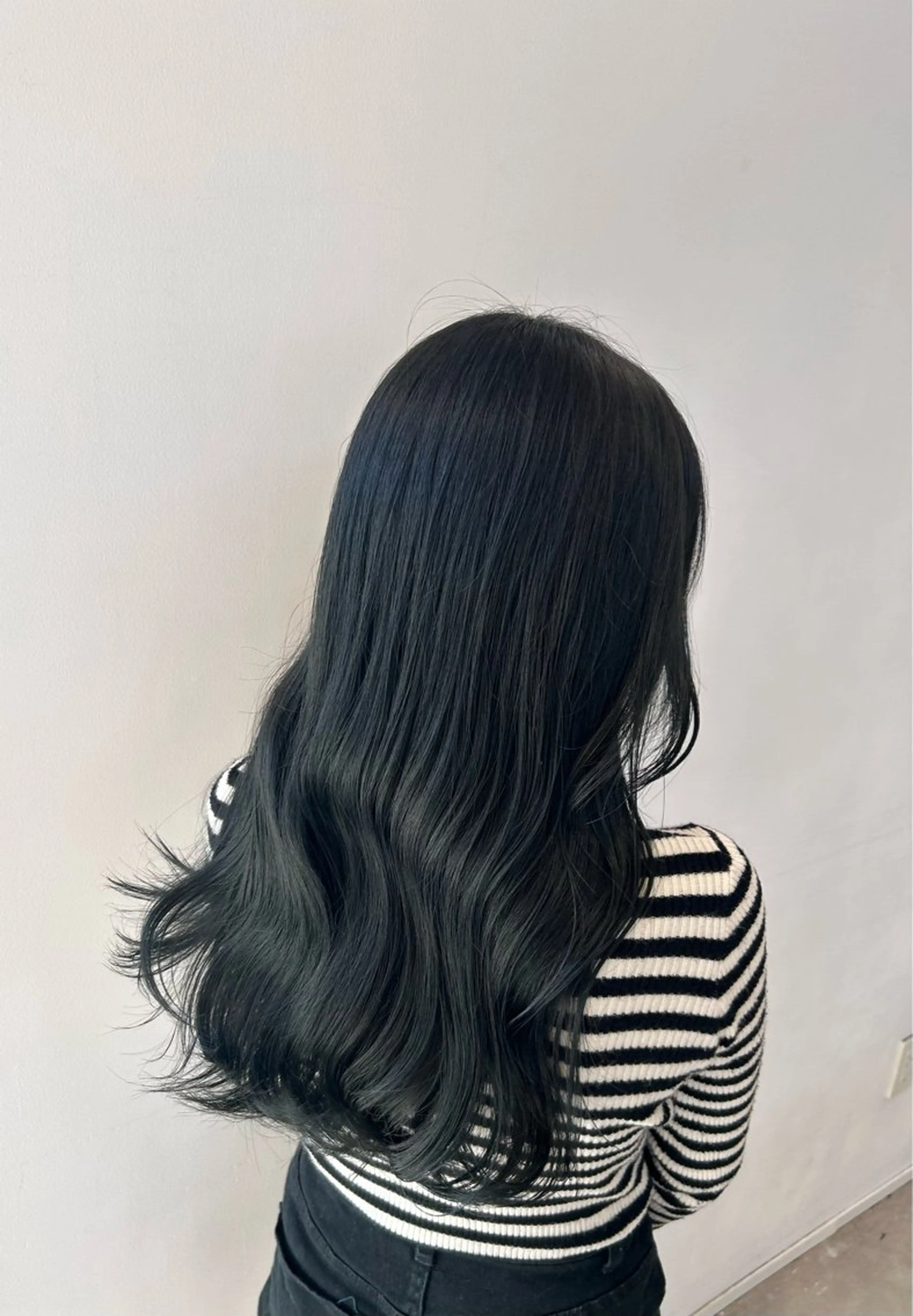 カラー 黒髪 ブルーカラー ブルーブラック 中田 大雅のヘアスタイル