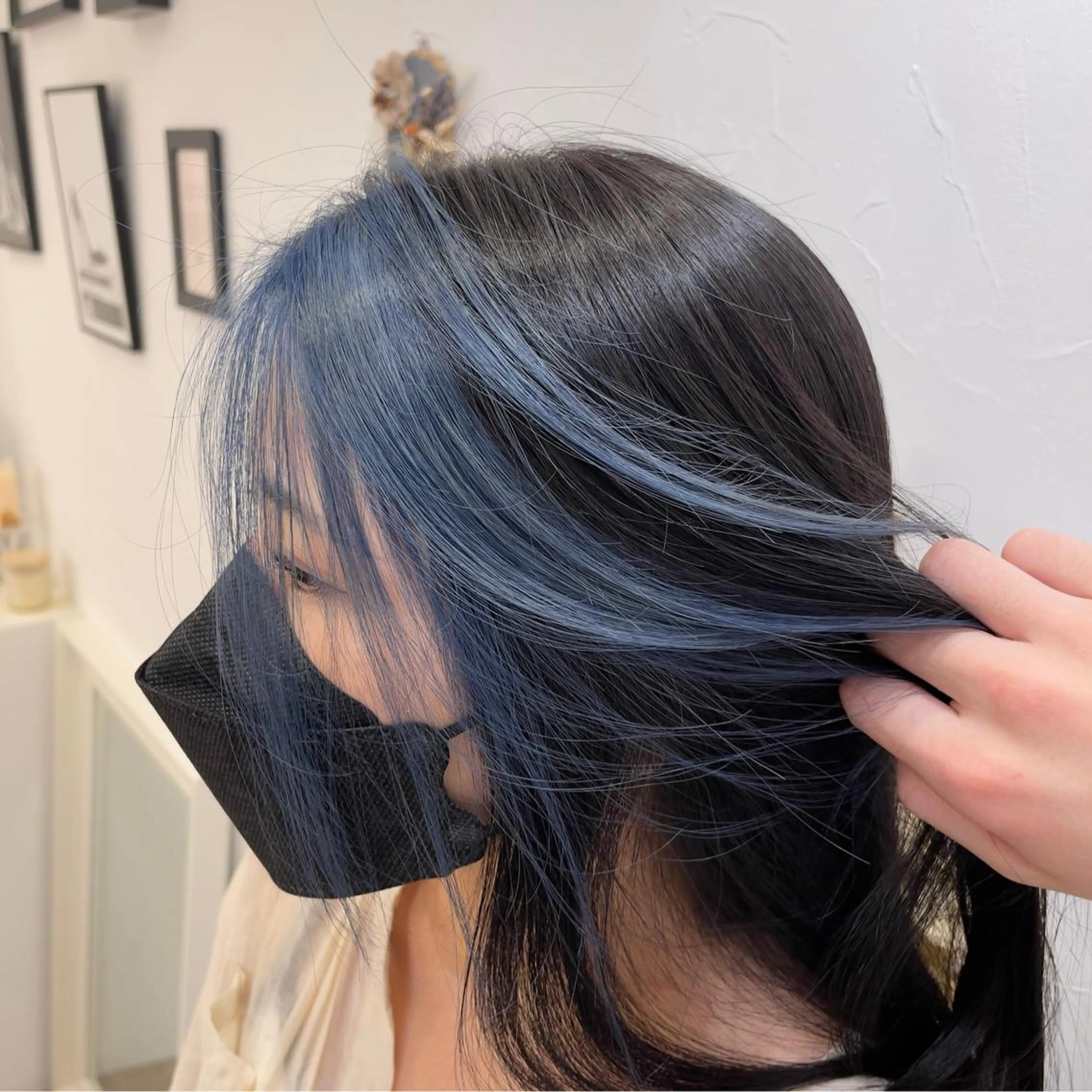 ミディアム カラー ミストバング ブルーカラー  フェイスフレーミング 縮毛・酸性ストレート 特化のヘアスタイル