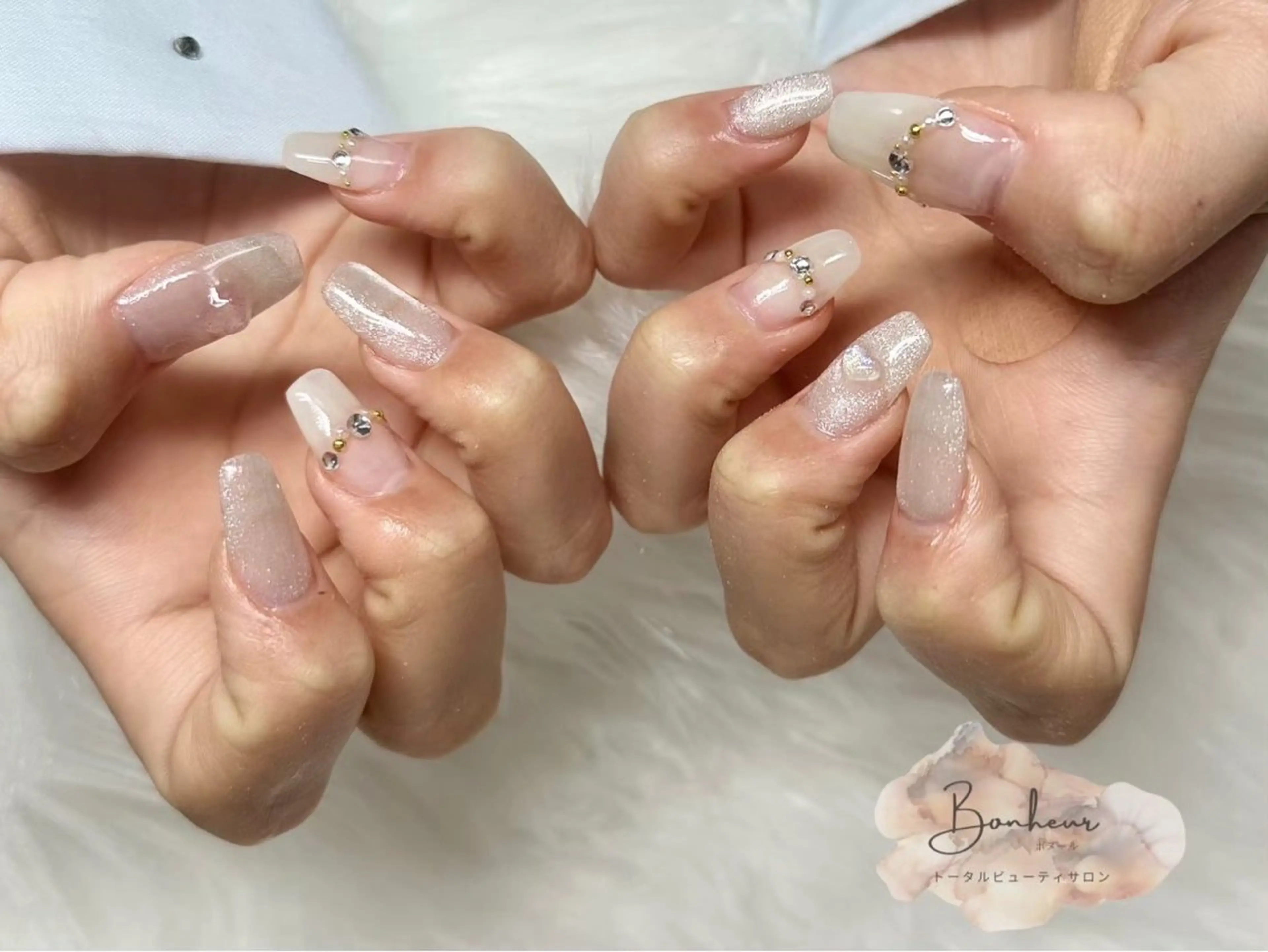 ミディアム ハンドネイル Bonheur 【ボヌール】のネイルデザイン