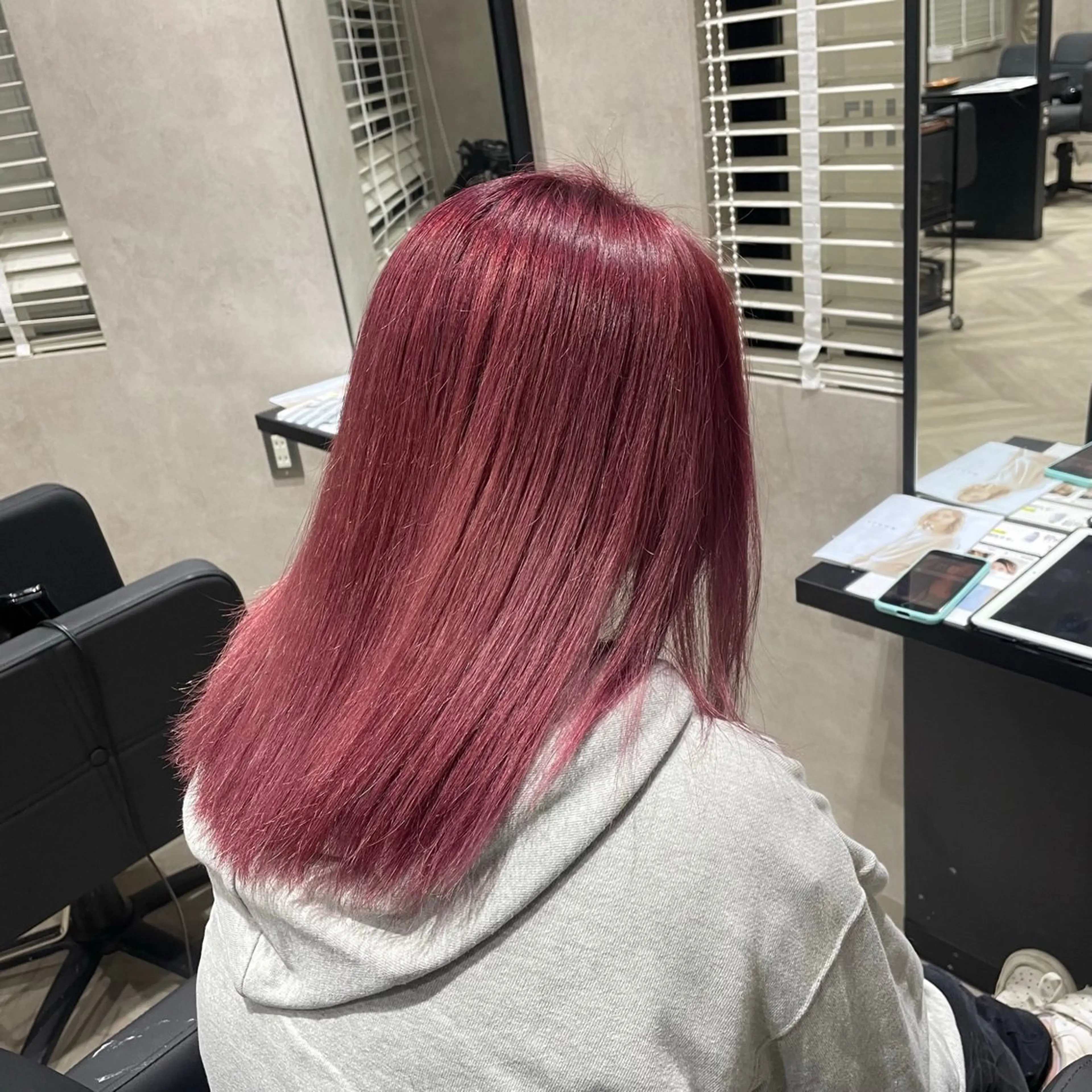 ミディアム カラー ブリーチ ピンクカラー ピンクカラー/ 透明感カラー鈴木海音のヘアスタイル