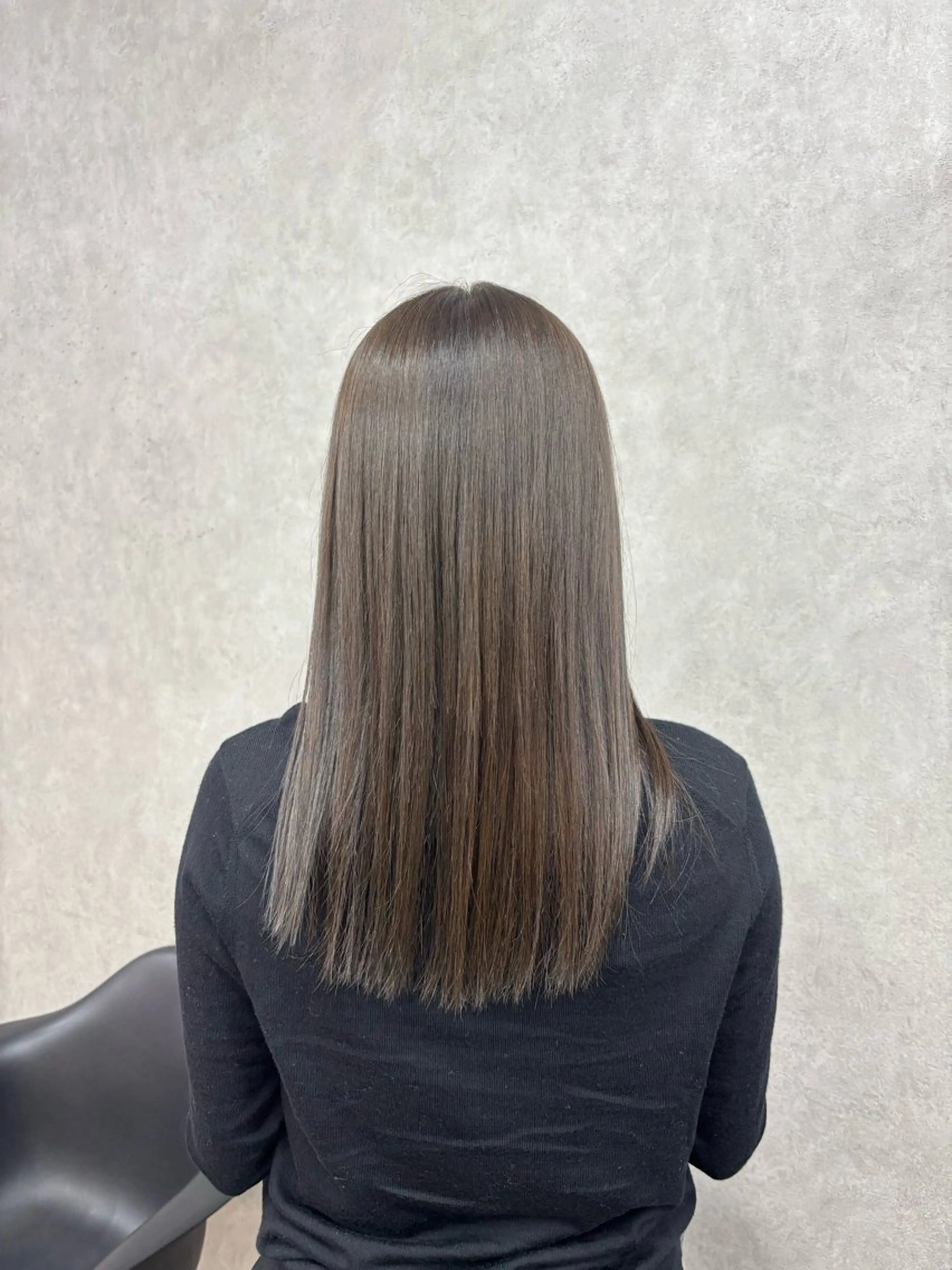 セミロング カラー アッシュ アッシュブラウン ブラウンカラー 倉澤 愛理のヘアスタイル