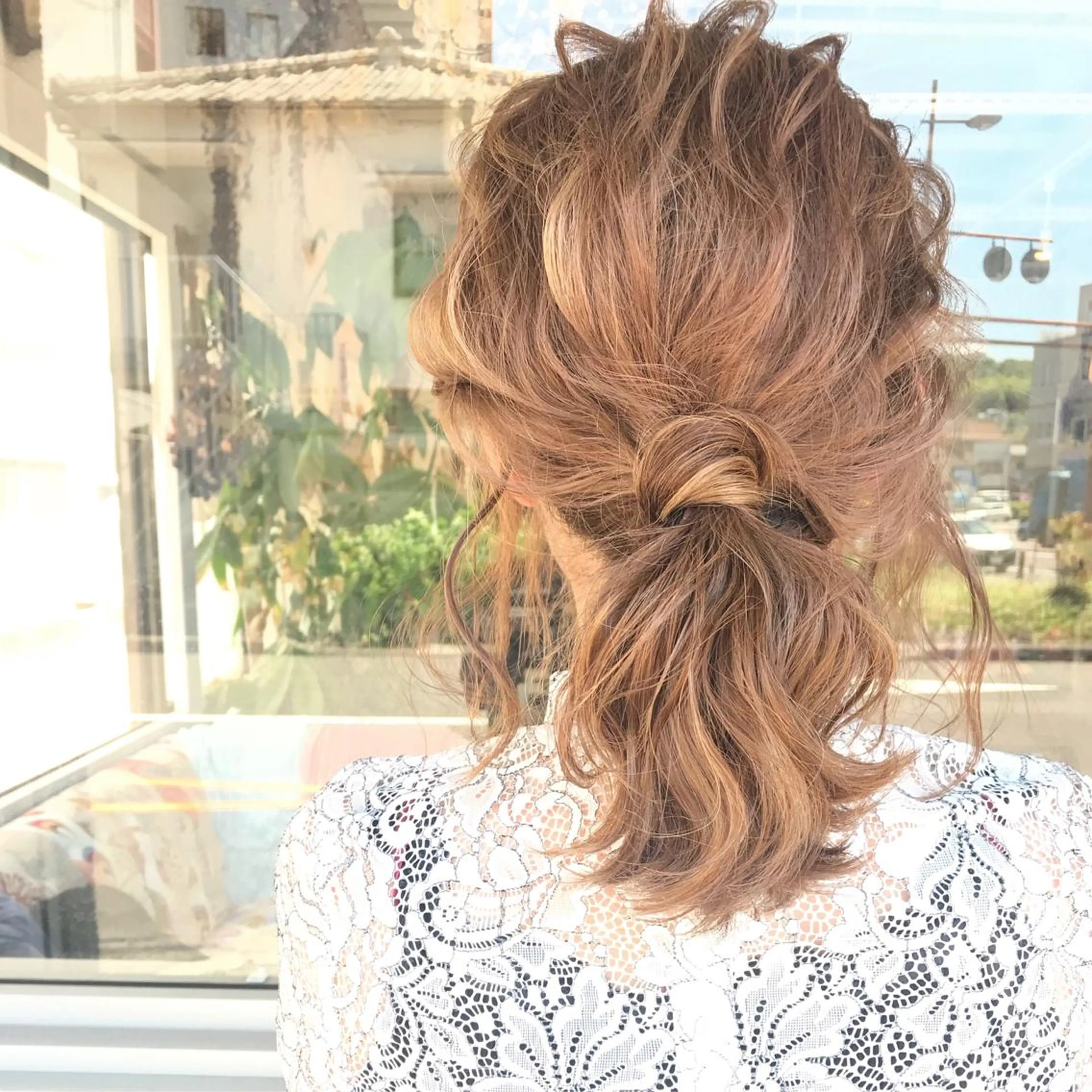 ミディアム カラー ヘアアレンジ 切りっぱなしボブ バレイヤージュ ブリーチ グラデーションカラー ハイライトカラー Mariana/ 鶴原-ハイライトのヘアスタイル