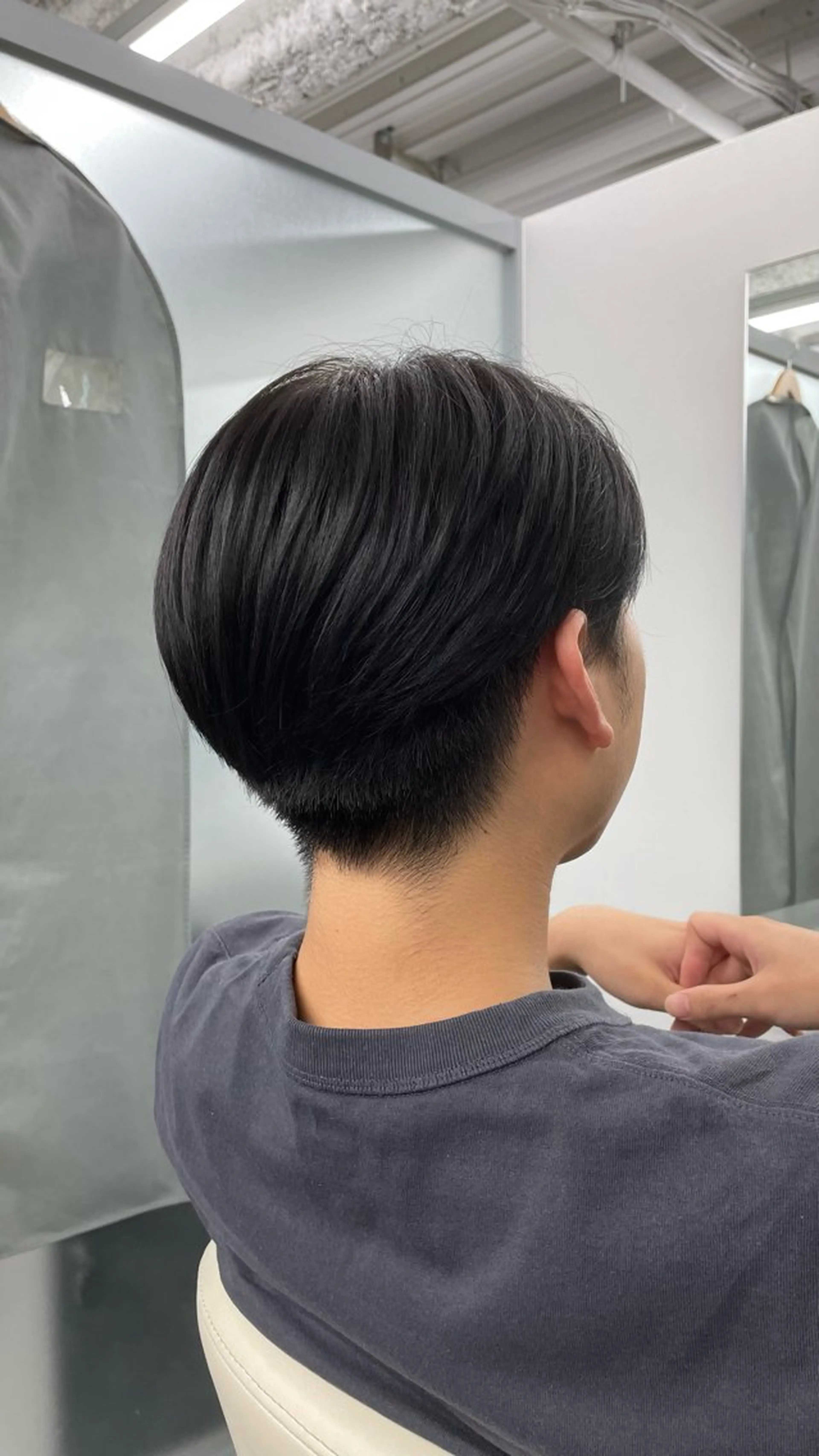 カラー 黒髪 江坂　林田 蒼生のヘアスタイル