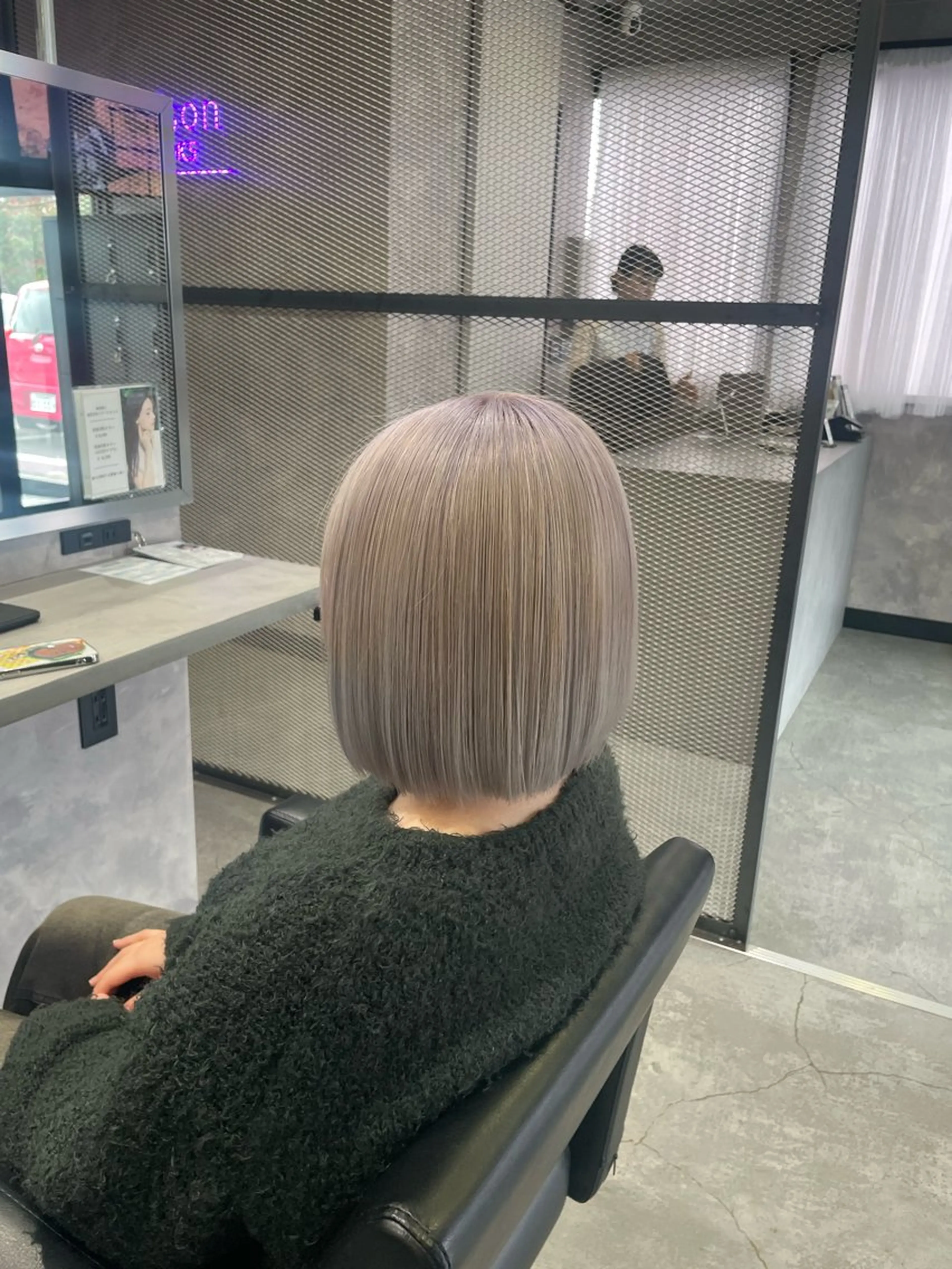 ショート カラー ハイトーンカラー ボブ ヘアカラー 手塚 由佳のヘアスタイル