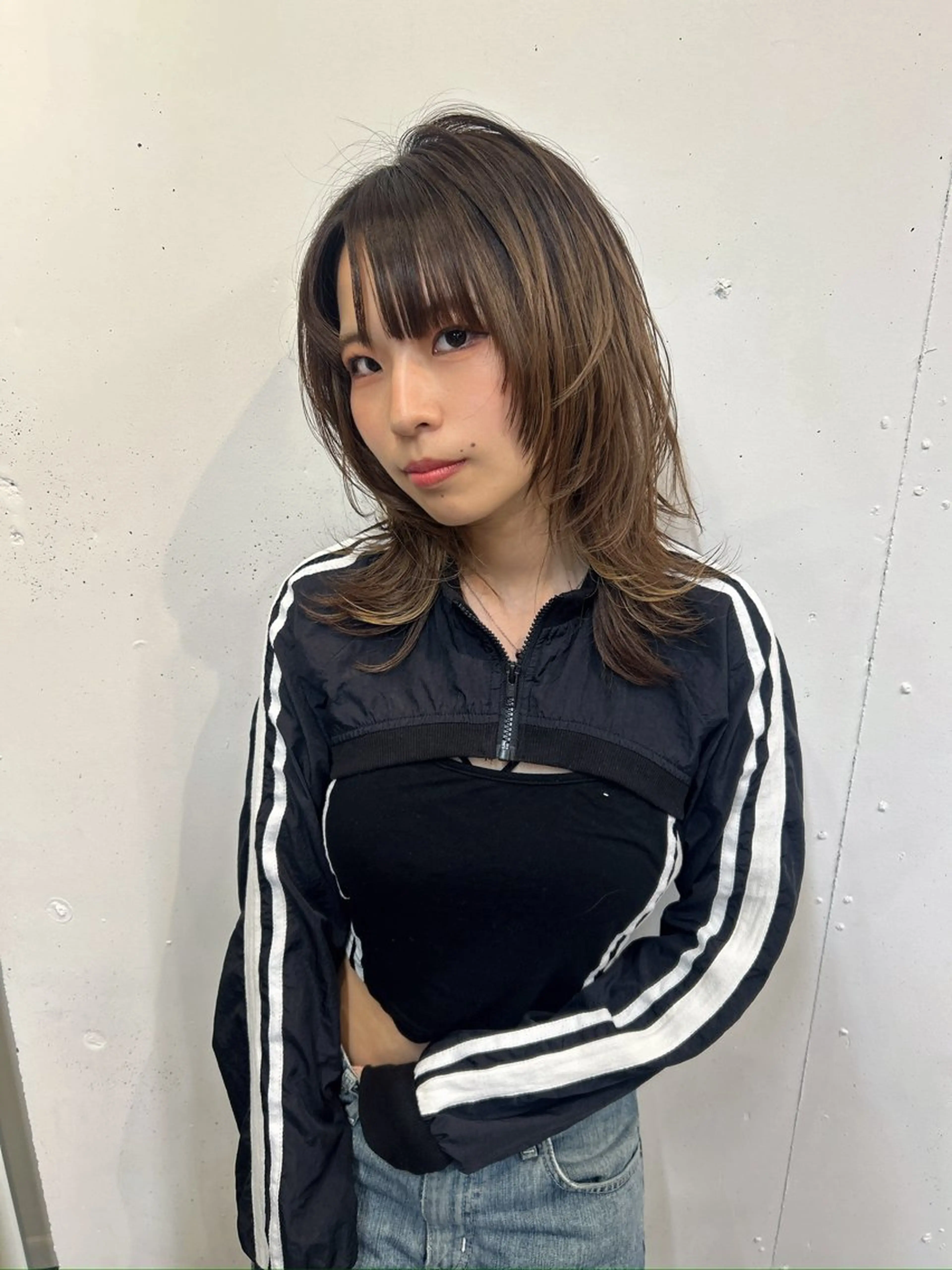 ミディアム カラー アッシュ ベージュカラー ウルフカット カット ヘアカラー トリートメント ウルフカット レイヤーカット上柿のヘアスタイル