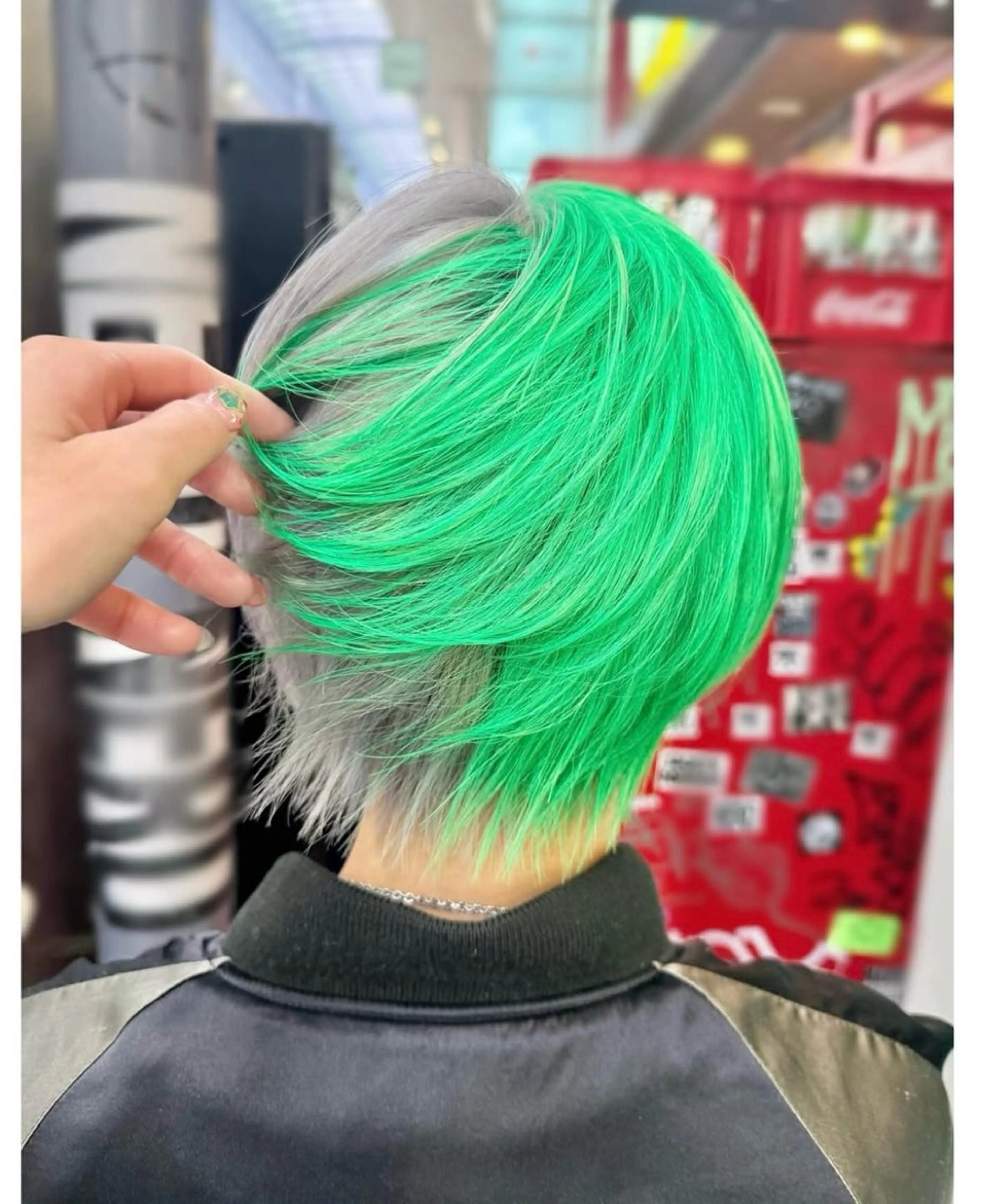 ショート カラー アッシュ シルバー シルバーアッシュ ヘアカラー GARU-ガル-所属・TSUNO🦖 派手髪/オタク美容師のヘアスタイル