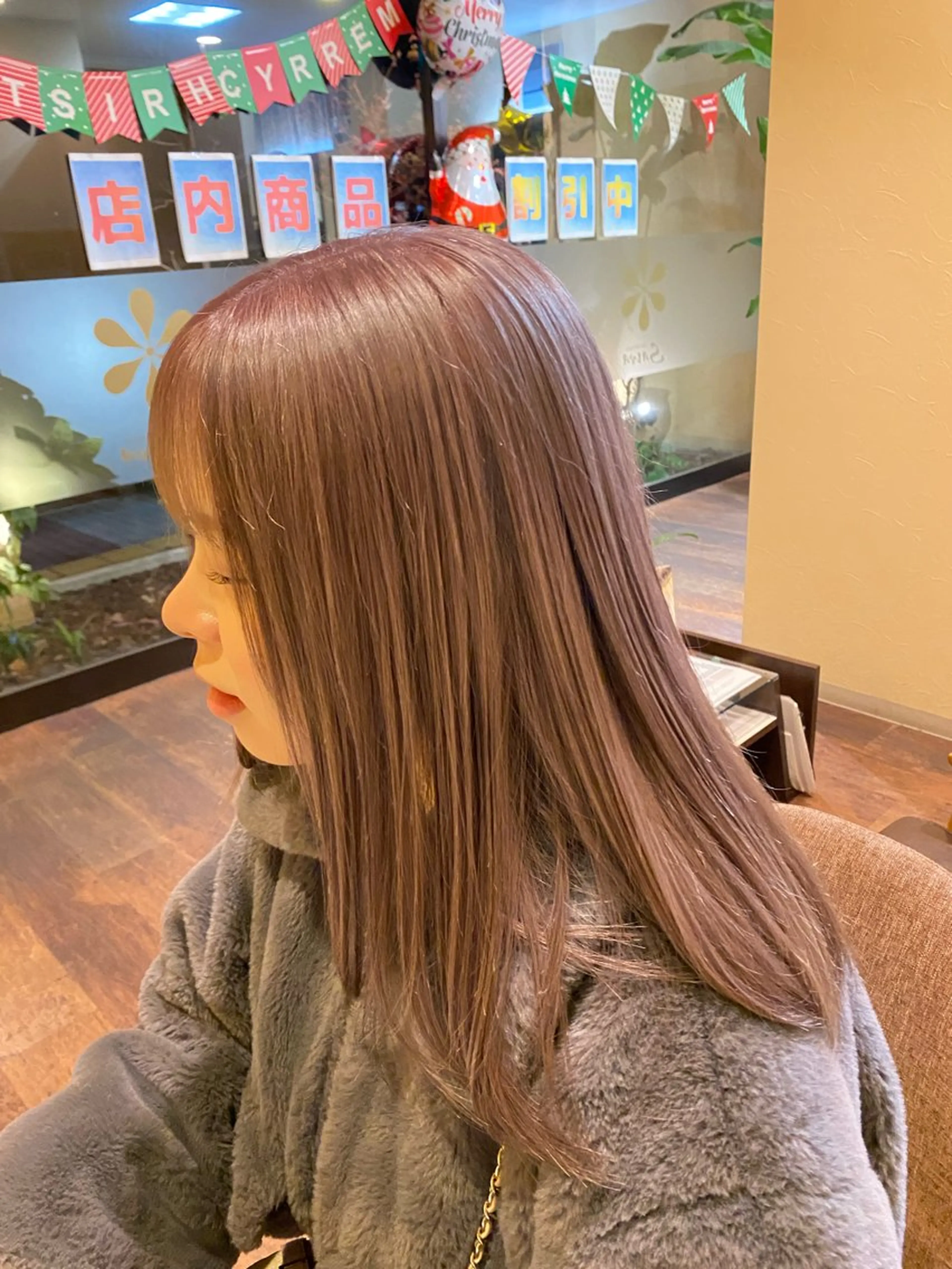 ロング ピンクブラウン 池田 恭介のヘアスタイル