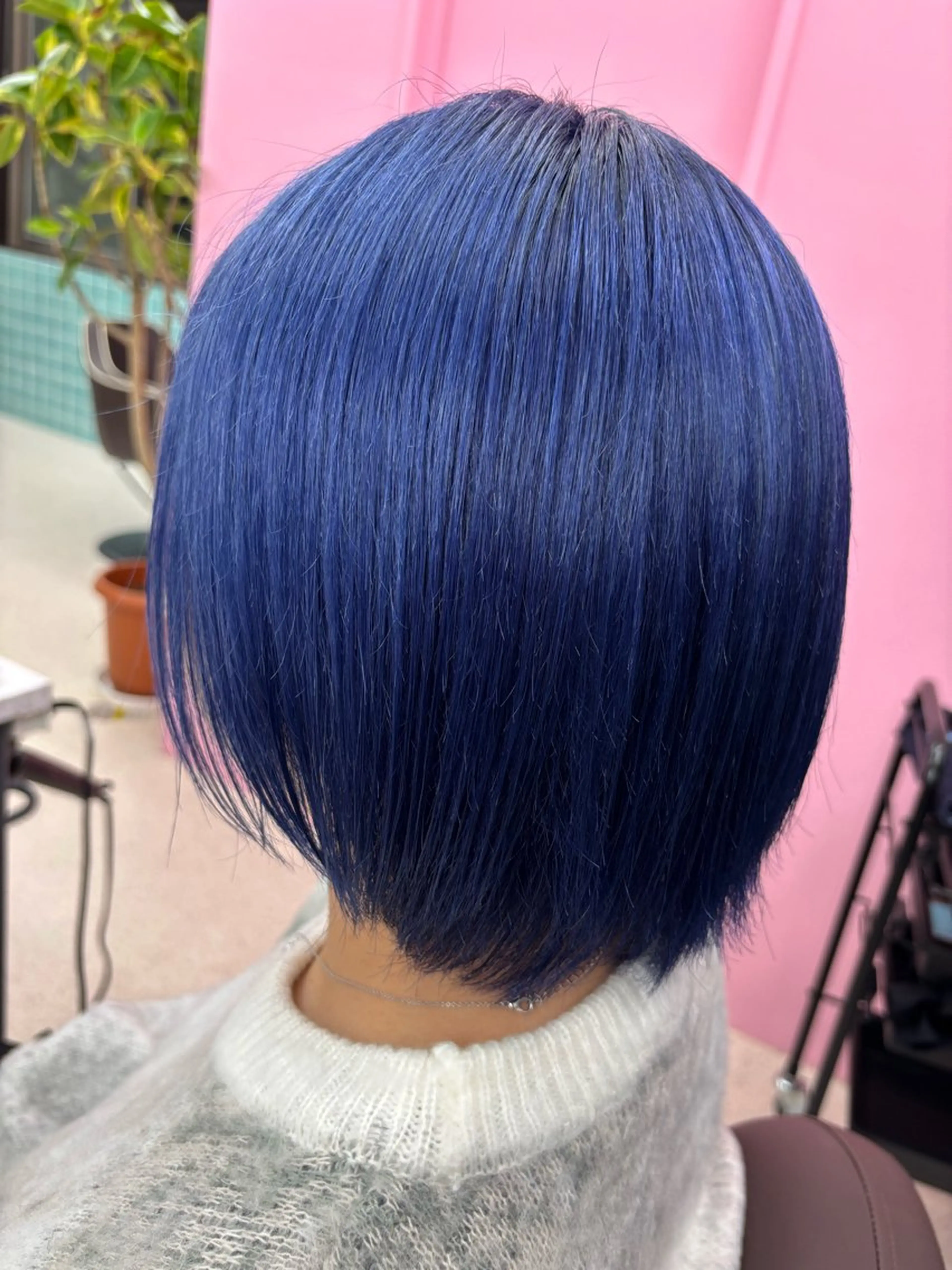 ショート カラー ブルーカラー ネイビーカラー 大谷 杏菜のヘアスタイル