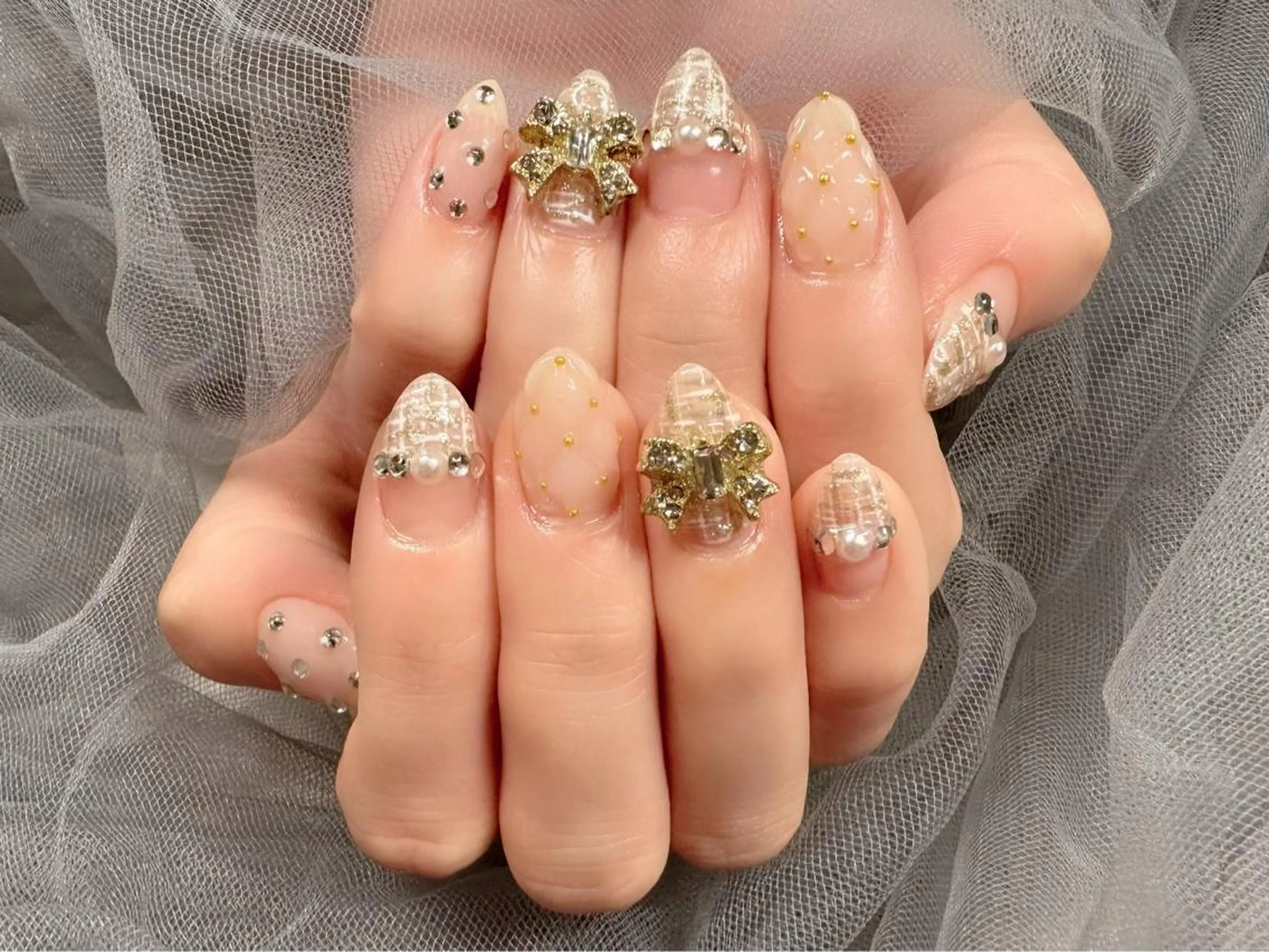 ネイル キラキラネイル リボン ツイードネイル ハンドネイル Nail Salon KURELLYのネイルデザイン