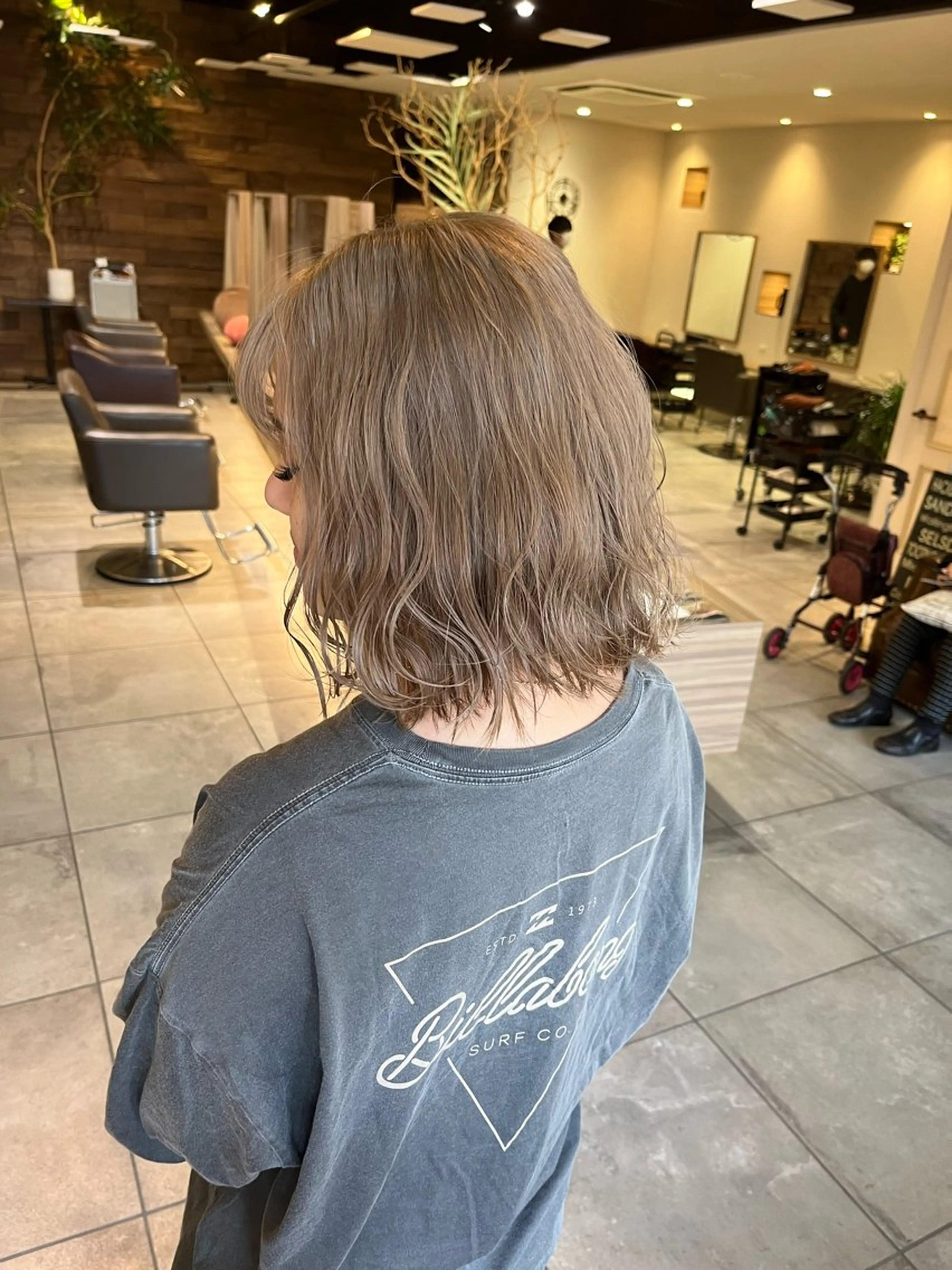 ミディアム カラー ベージュカラー ミルクティーベージュ ヘアカラー 川越 輝梨奈のヘアスタイル