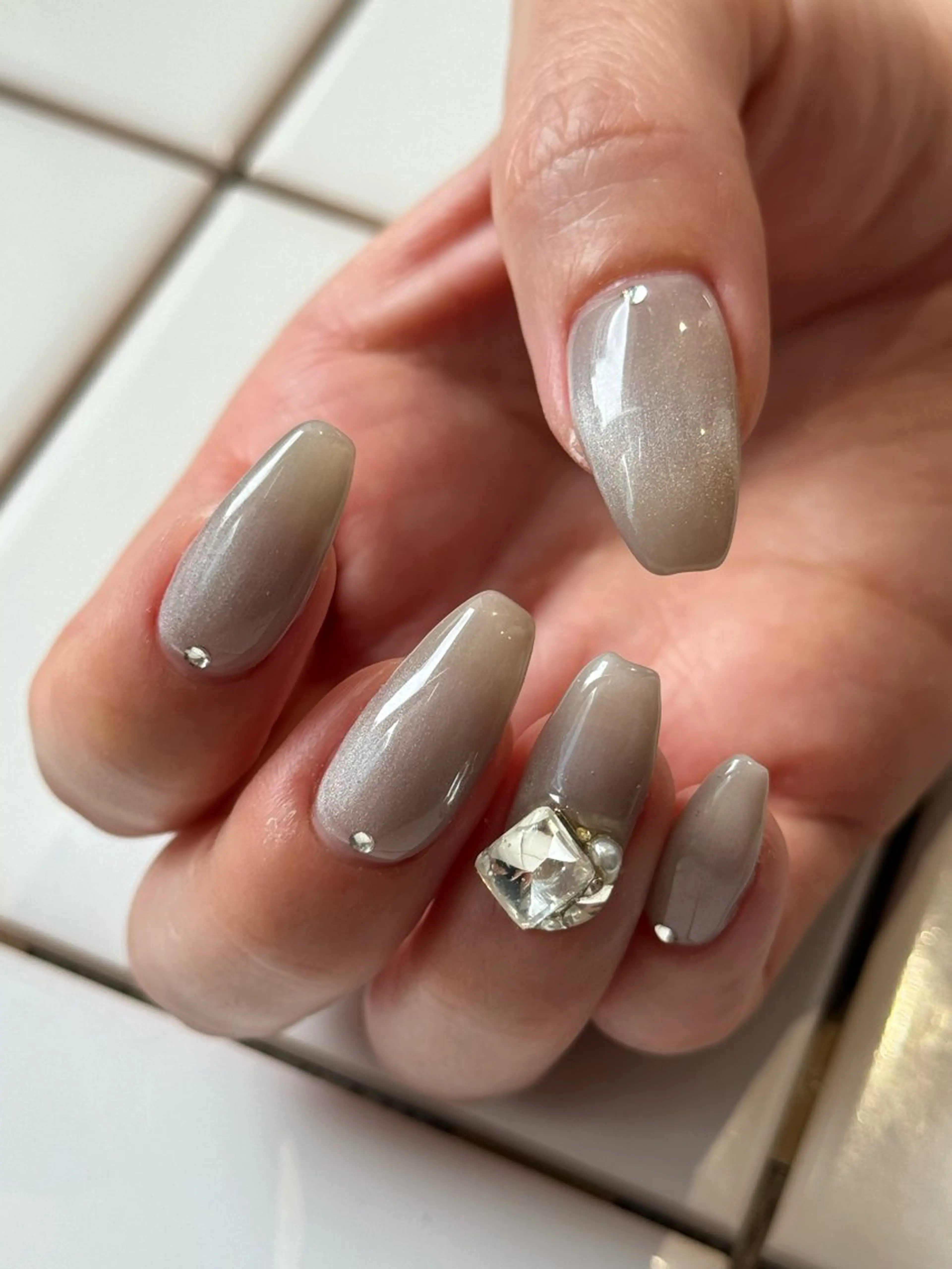 ネイル ストーンネイル ハンドネイル sayaka 🩰のネイルデザイン