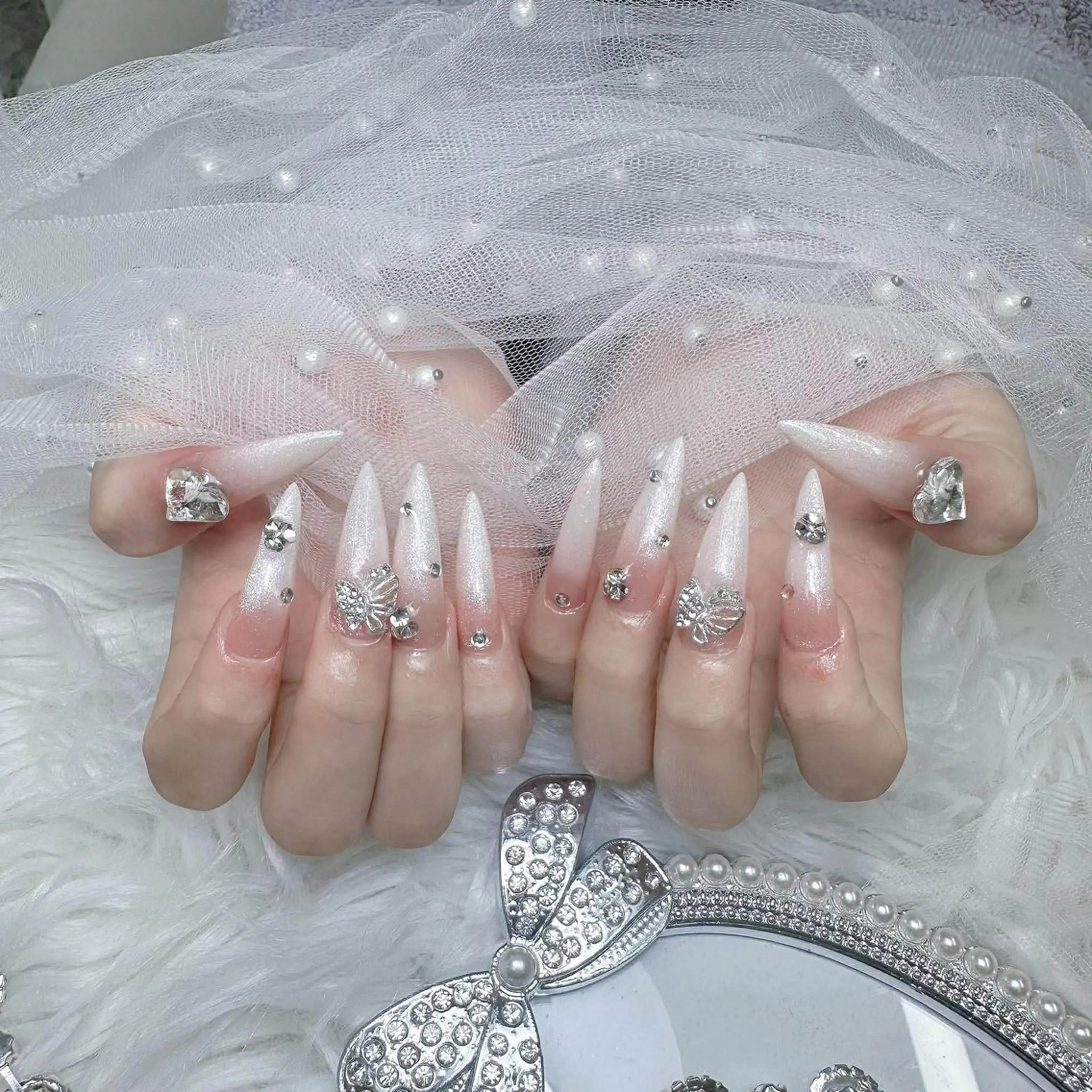 ネイル アートネイル フレンチネイル ジェルネイル ガーリー キラキラネイル ハンドネイル ハンドケア Nova Nailのネイルデザイン