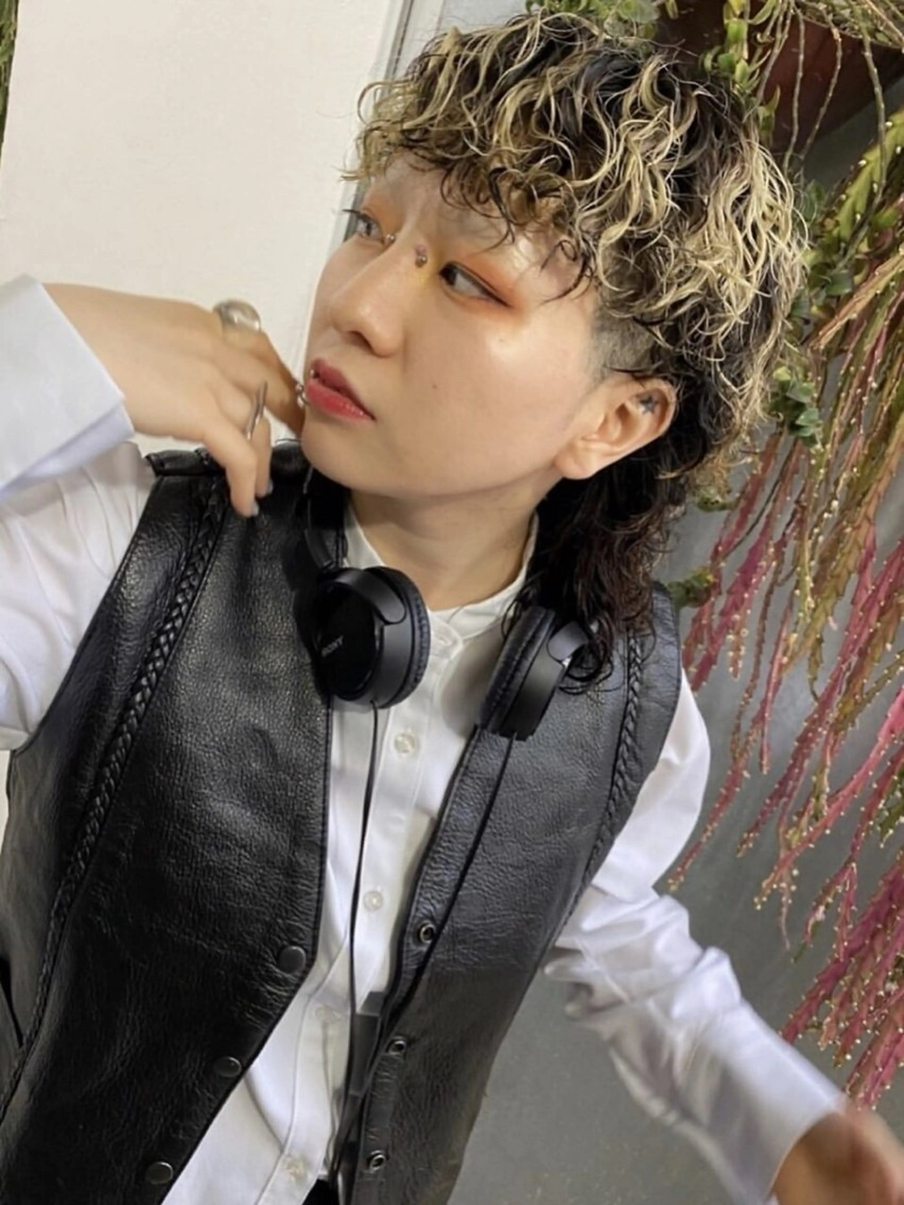 ミディアム カラー パーマ カット ヘアカラー トリートメント qiie/ワンカラー メンズカット/カラーのヘアスタイル