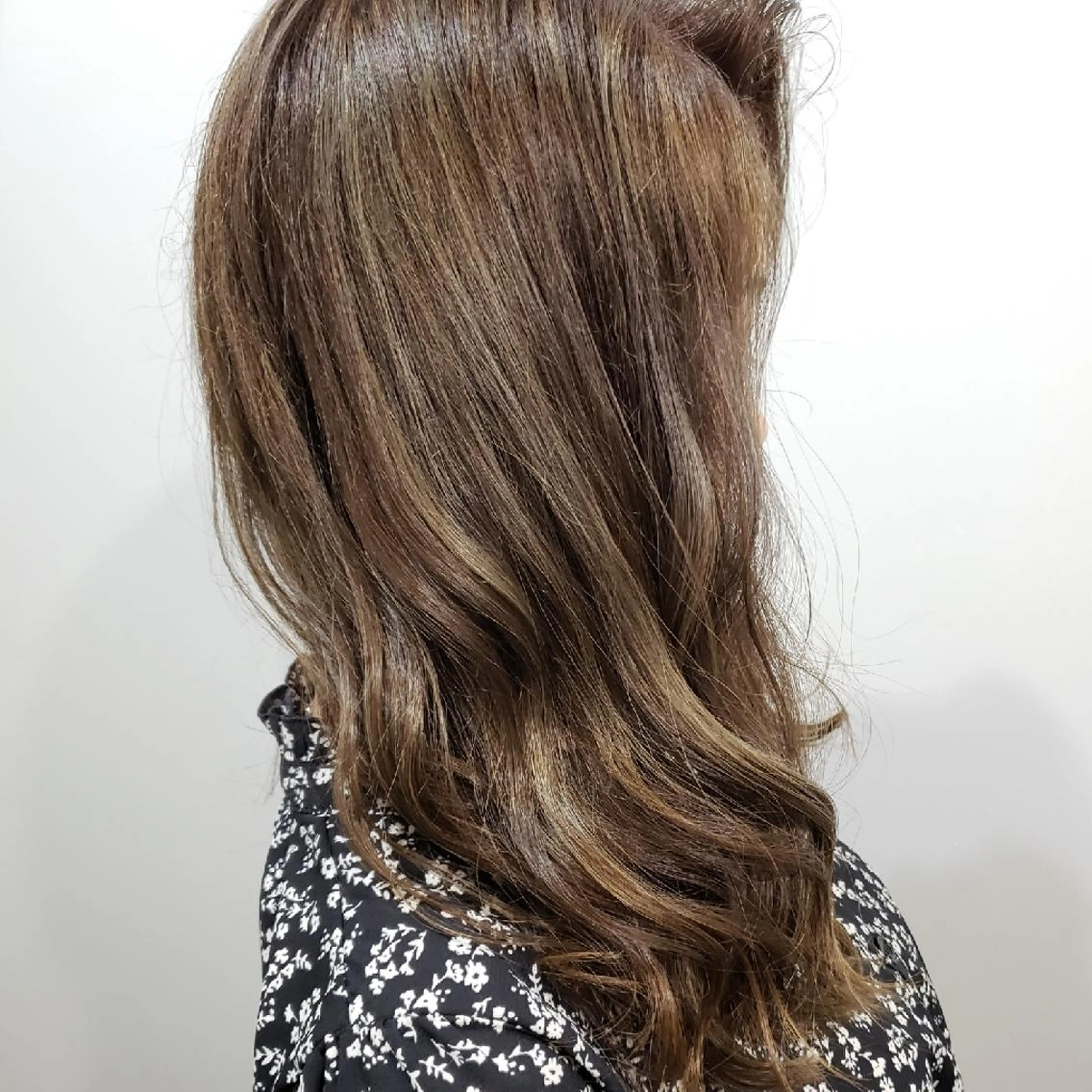 ロング カラー ヘアカラー トリートメント 饒平名 知也のヘアスタイル