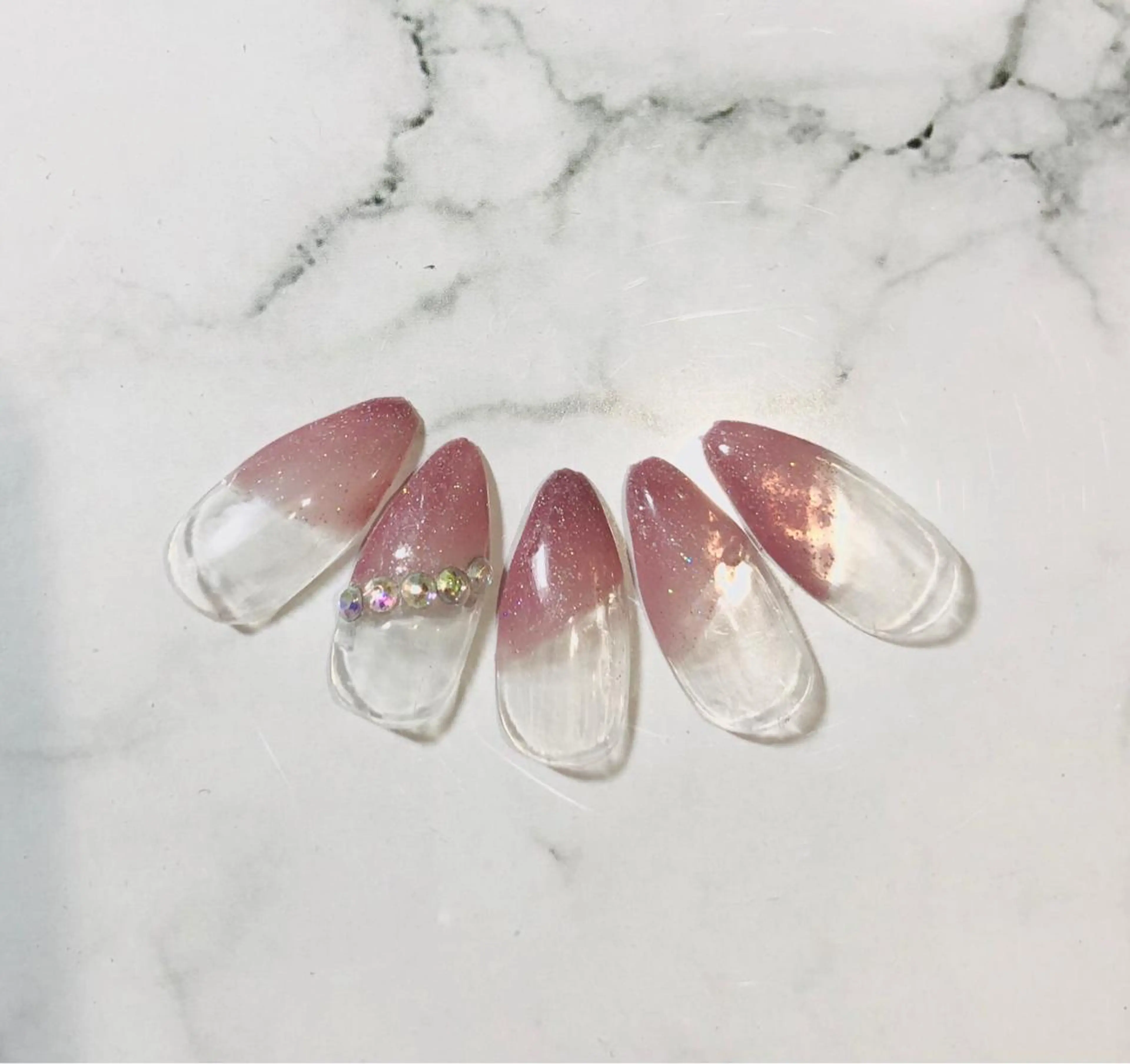 ネイル フレンチネイル ストーンネイル Ｈ3（エイチスリー）所属・H3 hitoのネイルデザイン