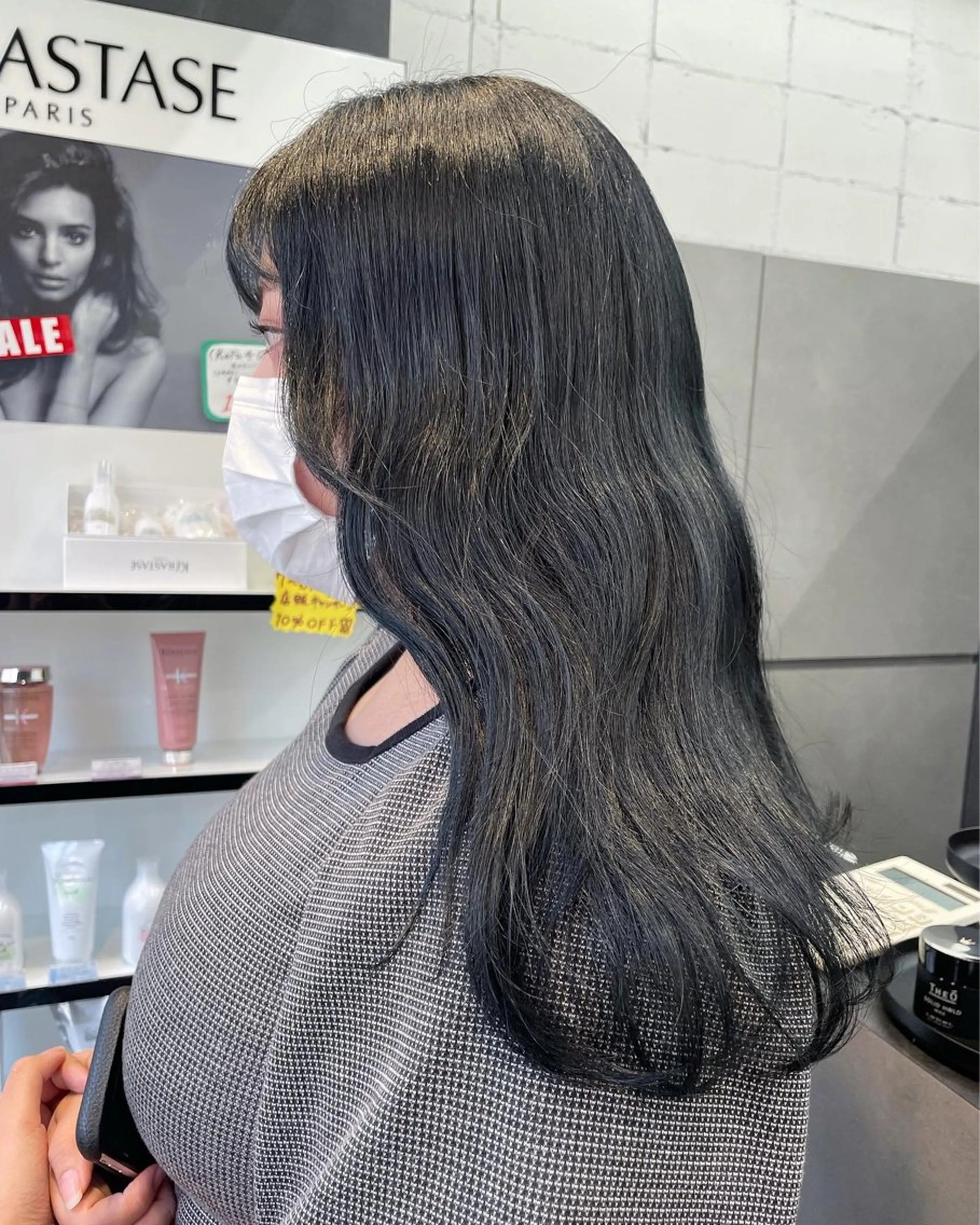 セミロング カラー ヘアアレンジ 黒髪 ブルーカラー ブルーブラック カット ヘアカラー トリートメント 青髪特化🩵 ダブルカラーのヘアスタイル