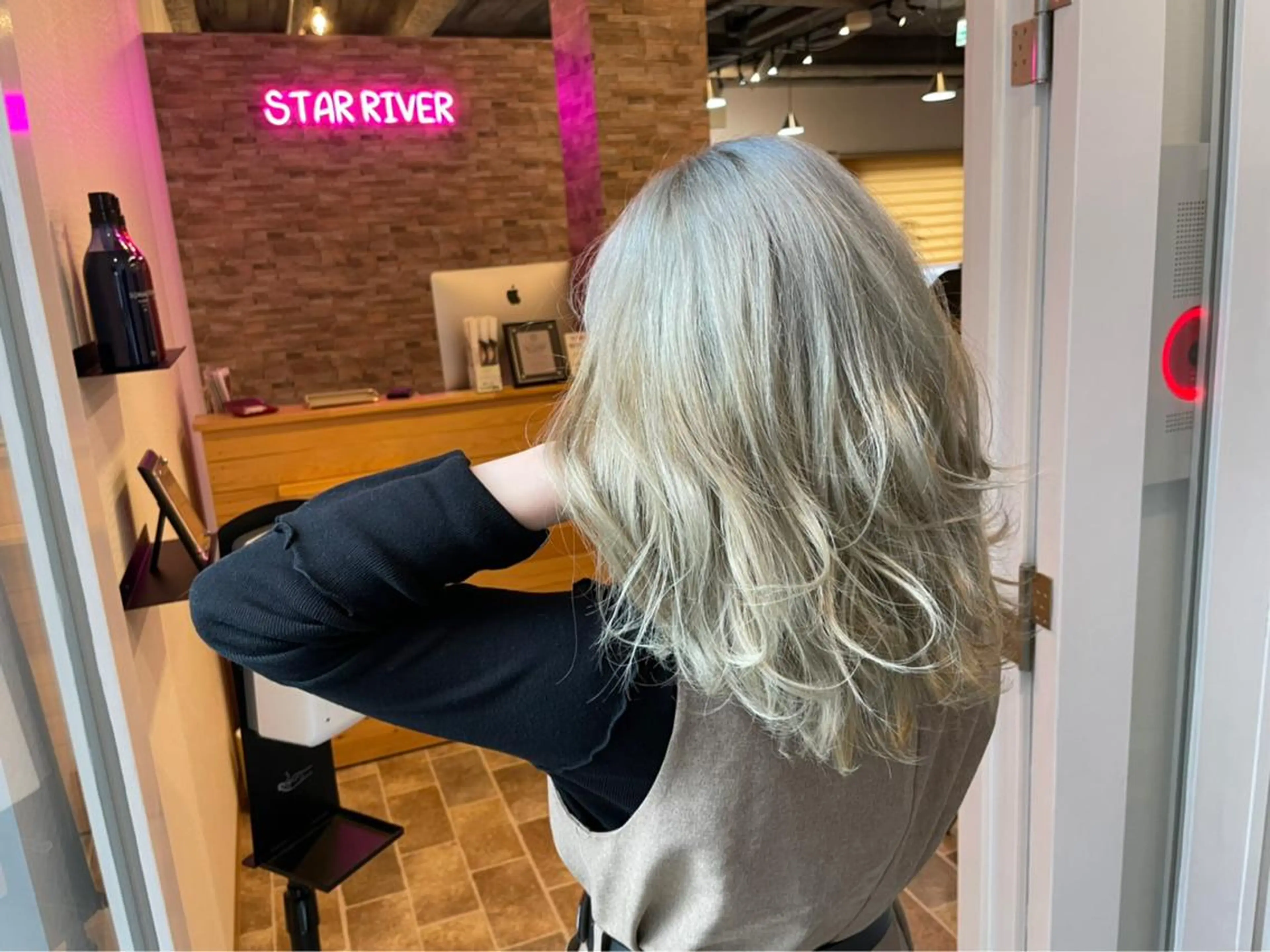 セミロング カラー ヘアカラー&縮毛矯正 STAR☆RIVERのヘアスタイル