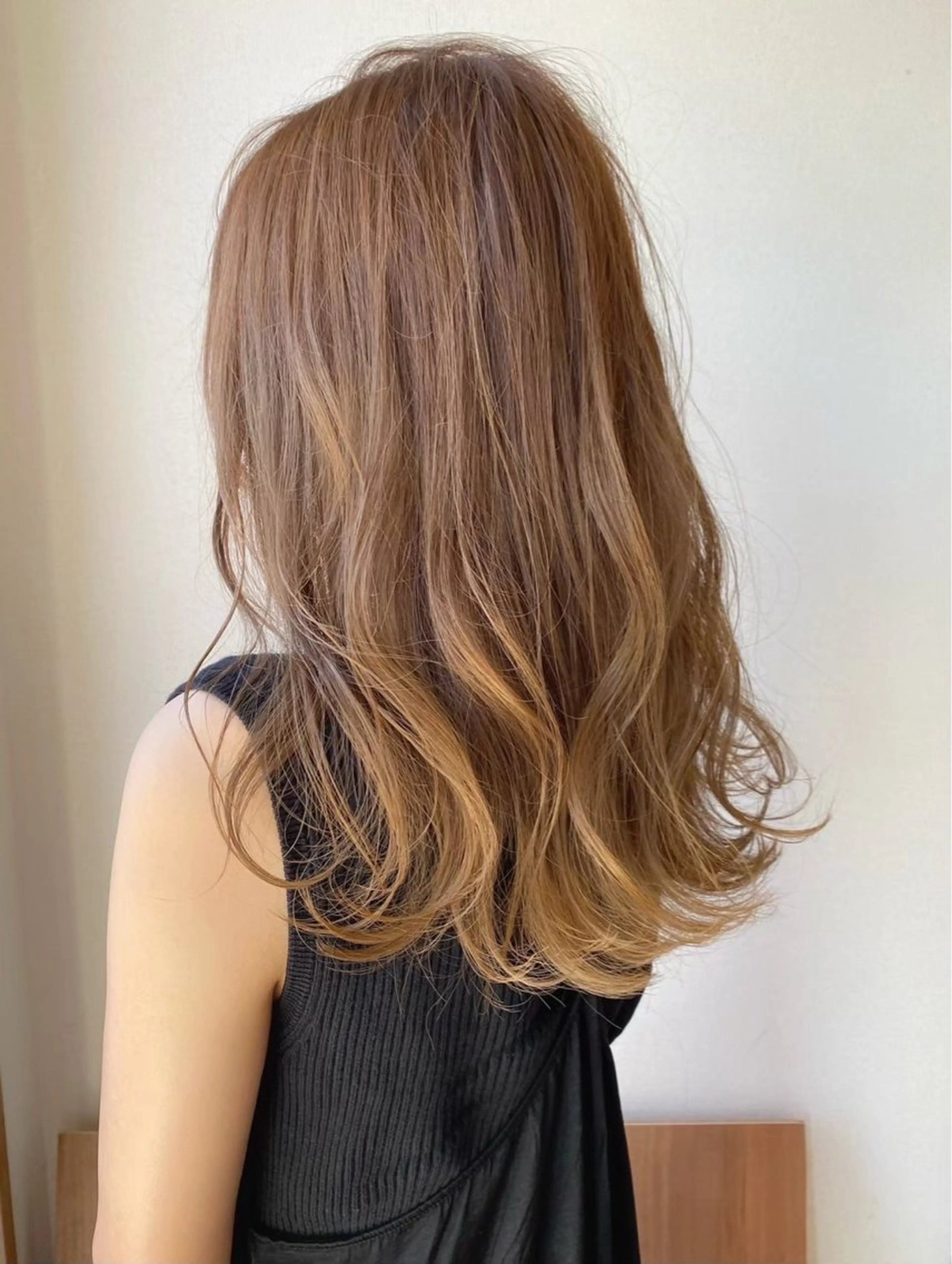 カラー ブリーチ 透明感カラー ハイトーンカラー 髪質改善 末廣 結音のヘアスタイル