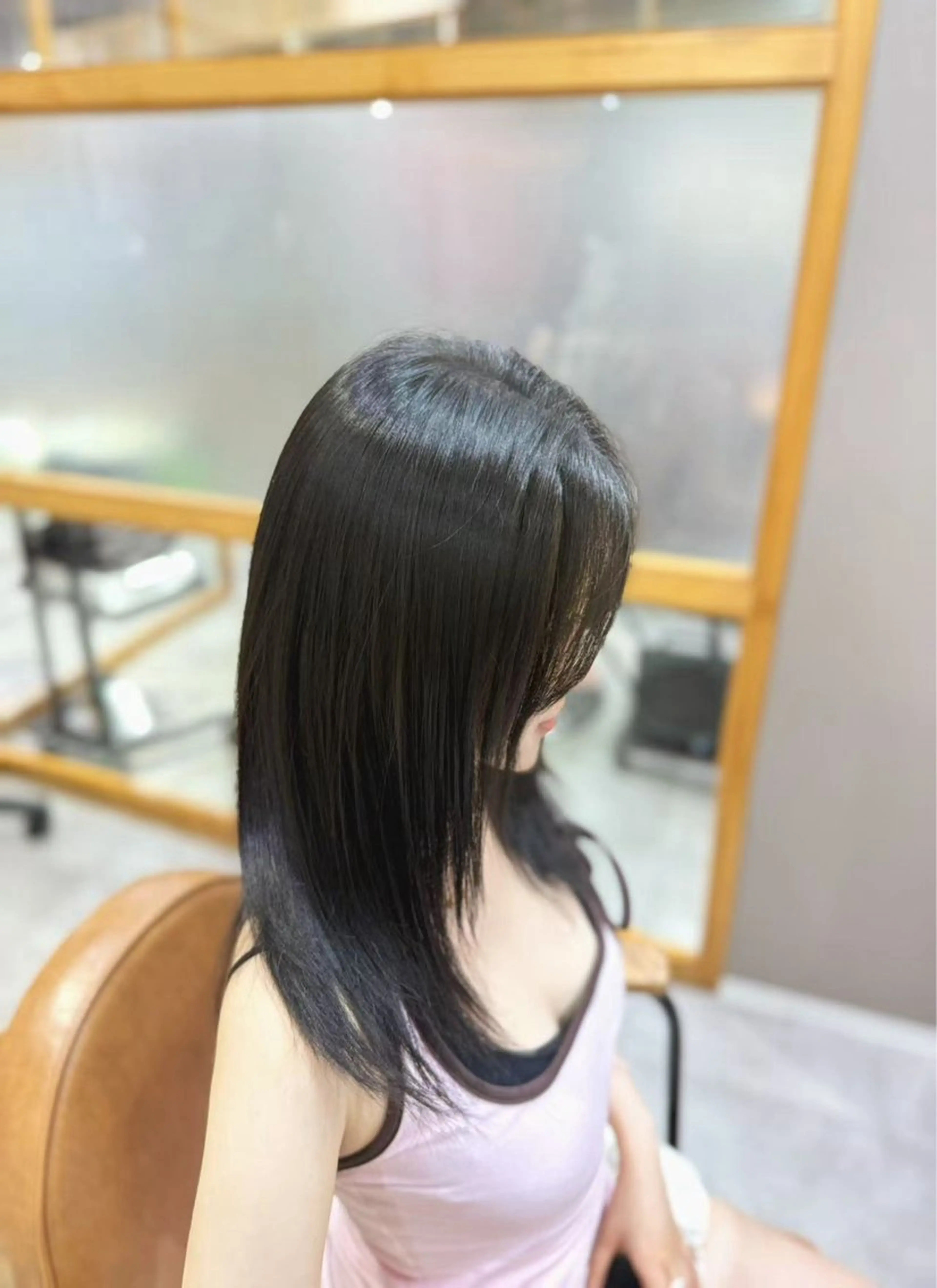カラー チョウ シモのヘアスタイル