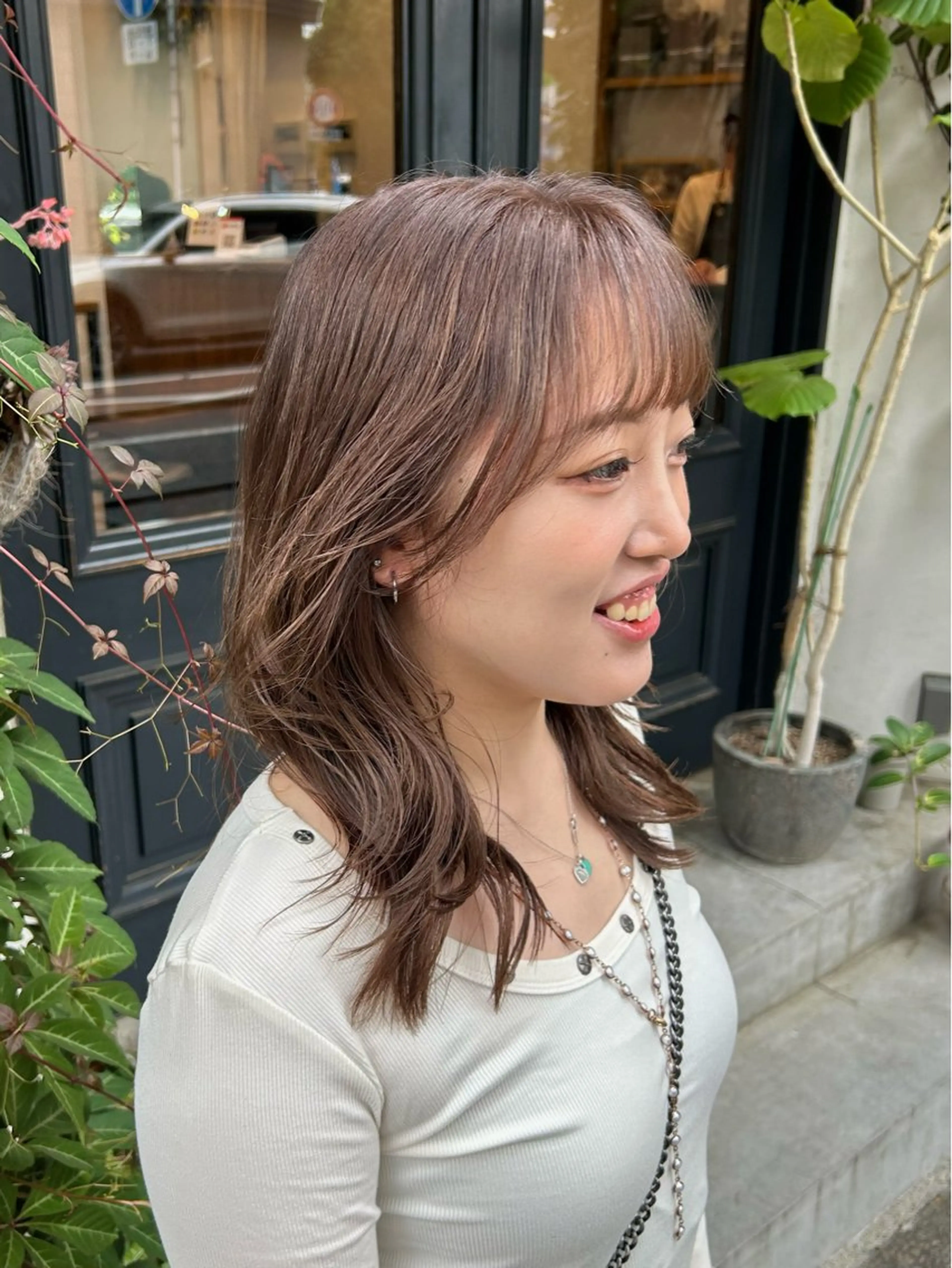 ミディアム カラー ブリーチ ブラウンカラー ブリーチなしカラー 海奈|透明感カラー |レイヤーカットのヘアスタイル