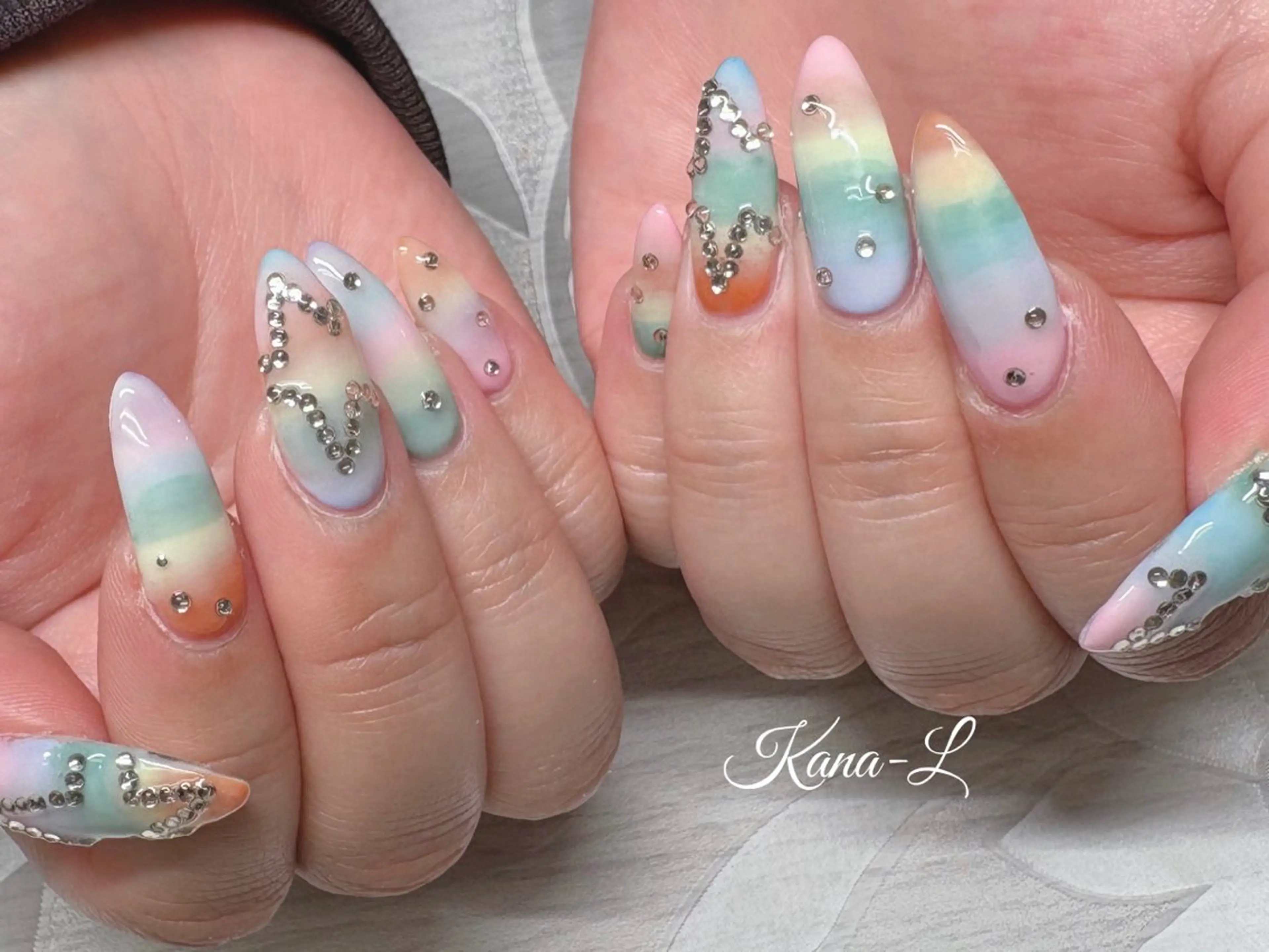 ネイル 芦辺 香奈のネイルデザイン