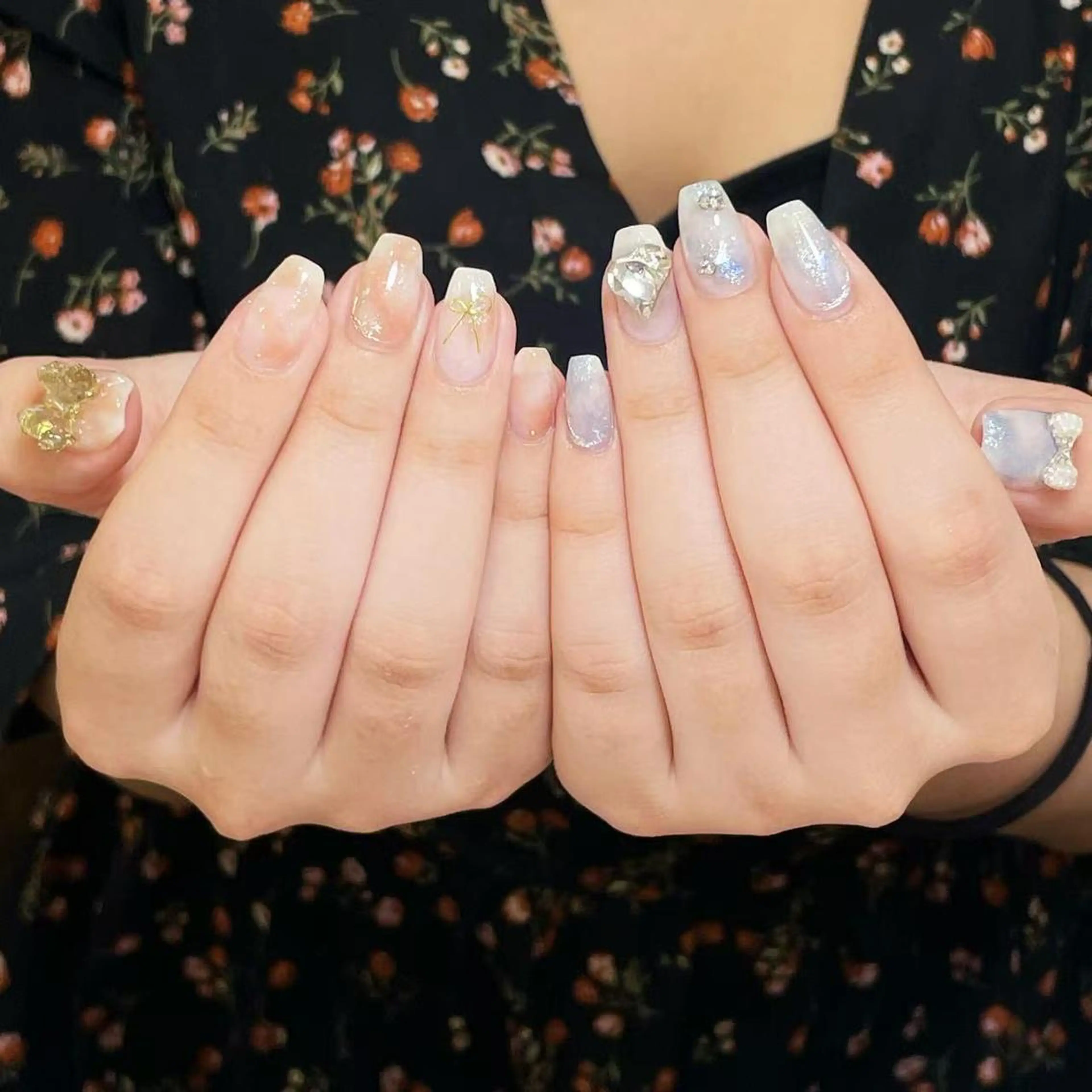 ネイル アートネイル オーロラネイル ガーリー キラキラネイル マグネットネイル ハンドネイル ハンドケア Plenty 🚢のネイルデザイン