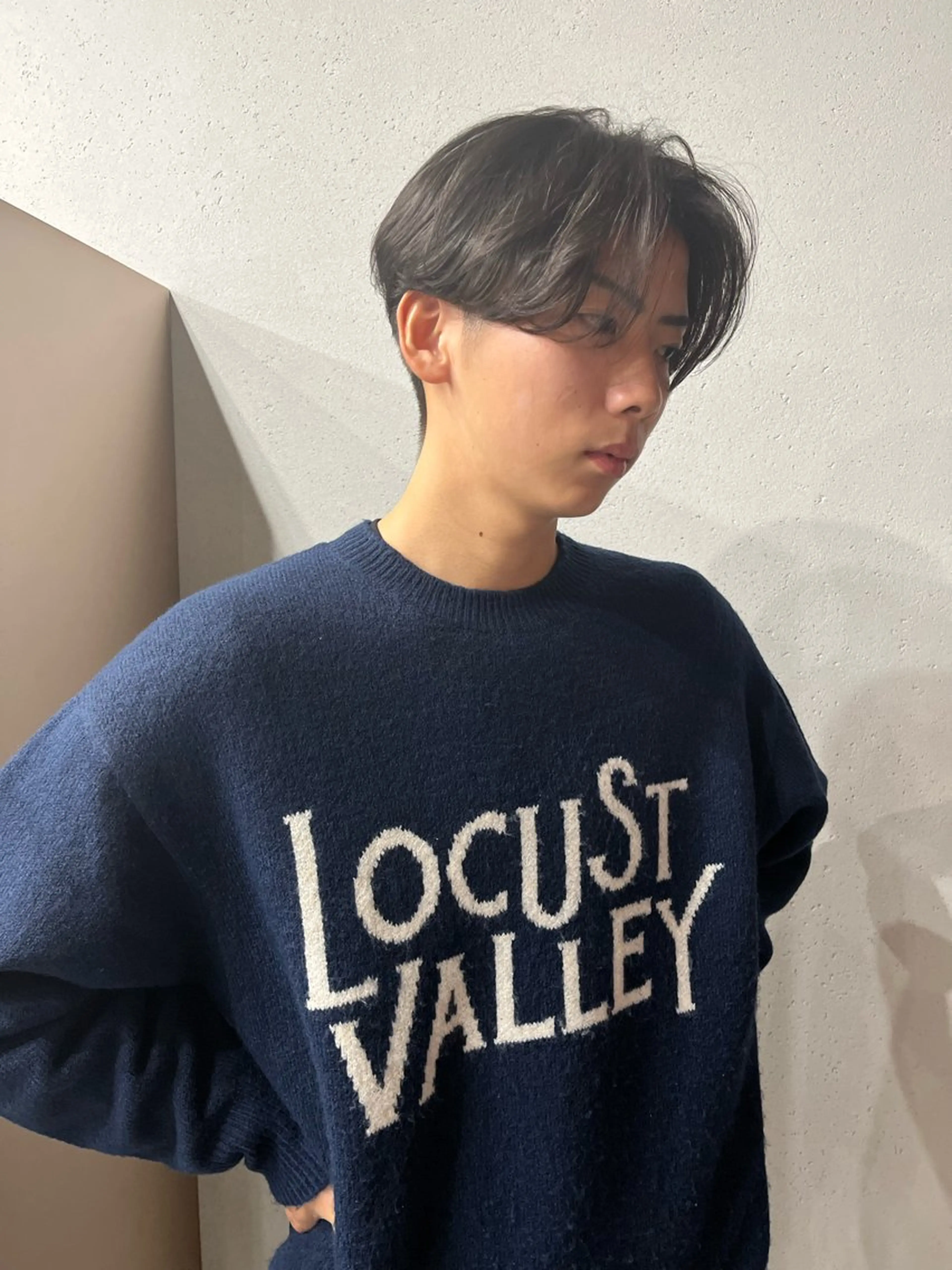 ショート パーマ メンズ 曲がる縮毛矯正 センターパートのヘアスタイル