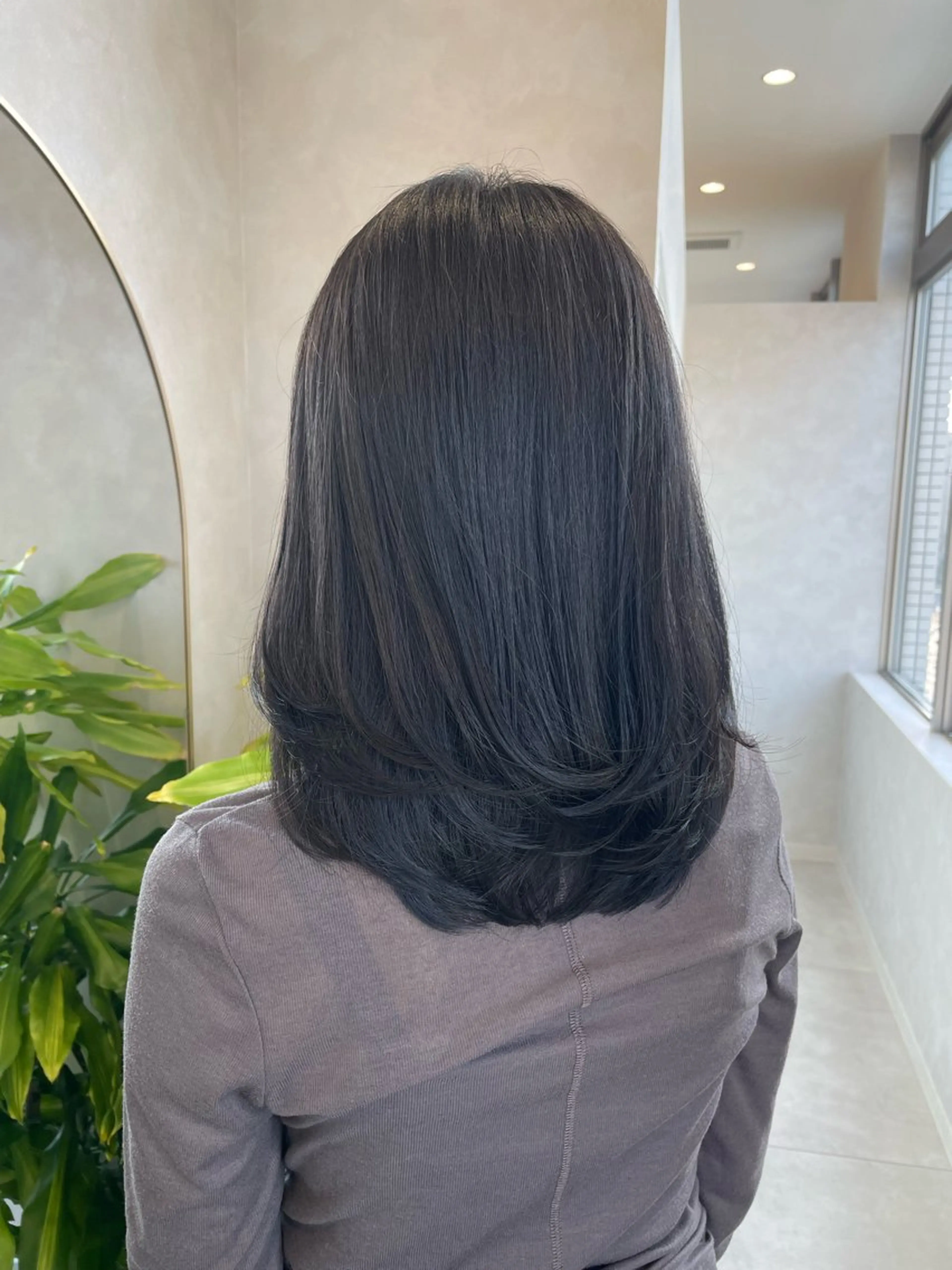 ミディアム カラー 透明感カラー オリーブカラー レイヤーカット 🫖Eleanor Aya🥞のヘアスタイル