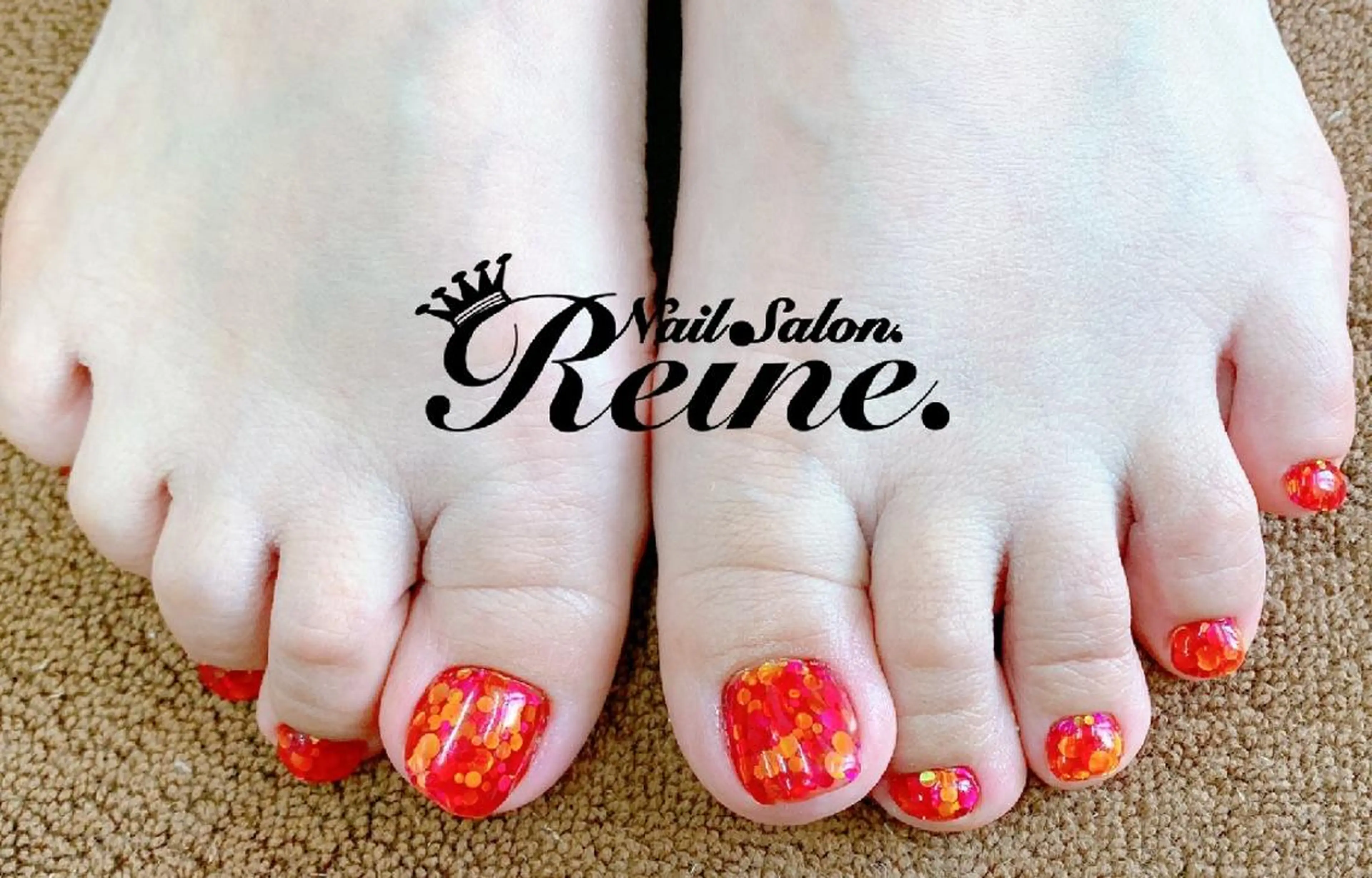 ネイル フットネイル キラキラネイル ラメ(グリッター) 赤色 Nailsalon Reine所属・玉栄 伶奈のネイルデザイン