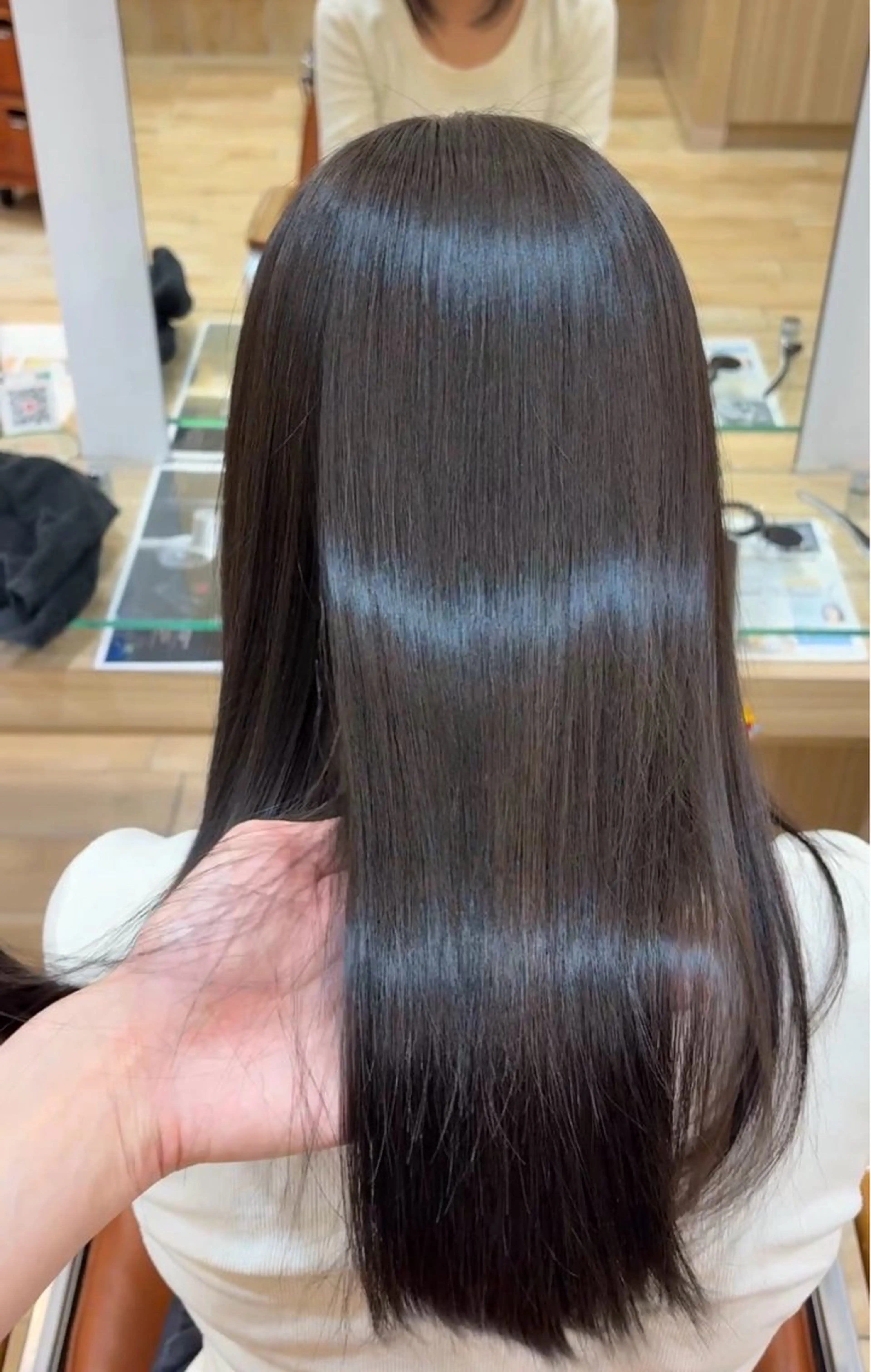 セミロング 長谷 理菜のヘアスタイル