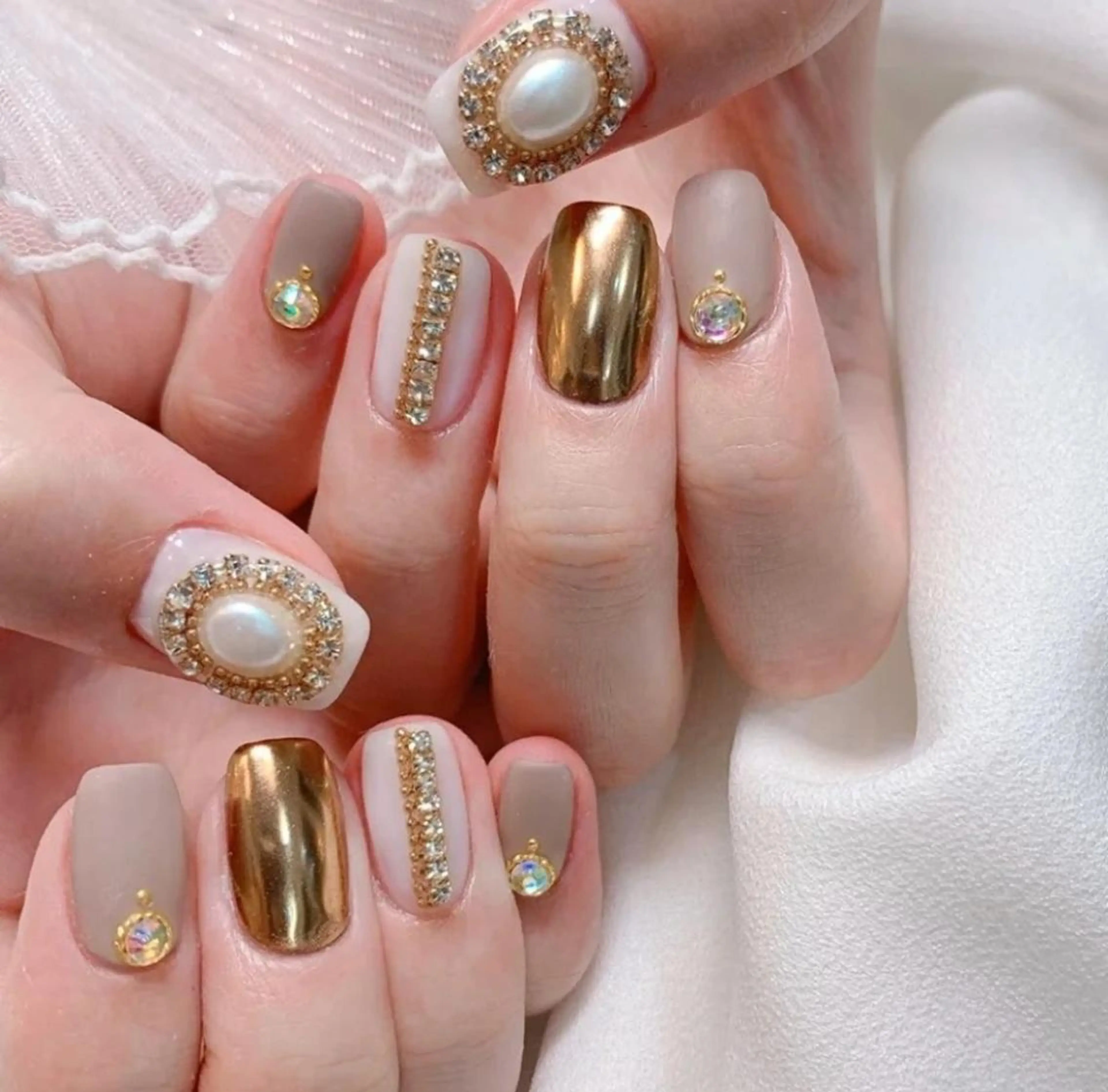 ミディアム ネイル ハンドネイル フィルイン・深爪矯正 長さ出し🎀のネイルデザイン