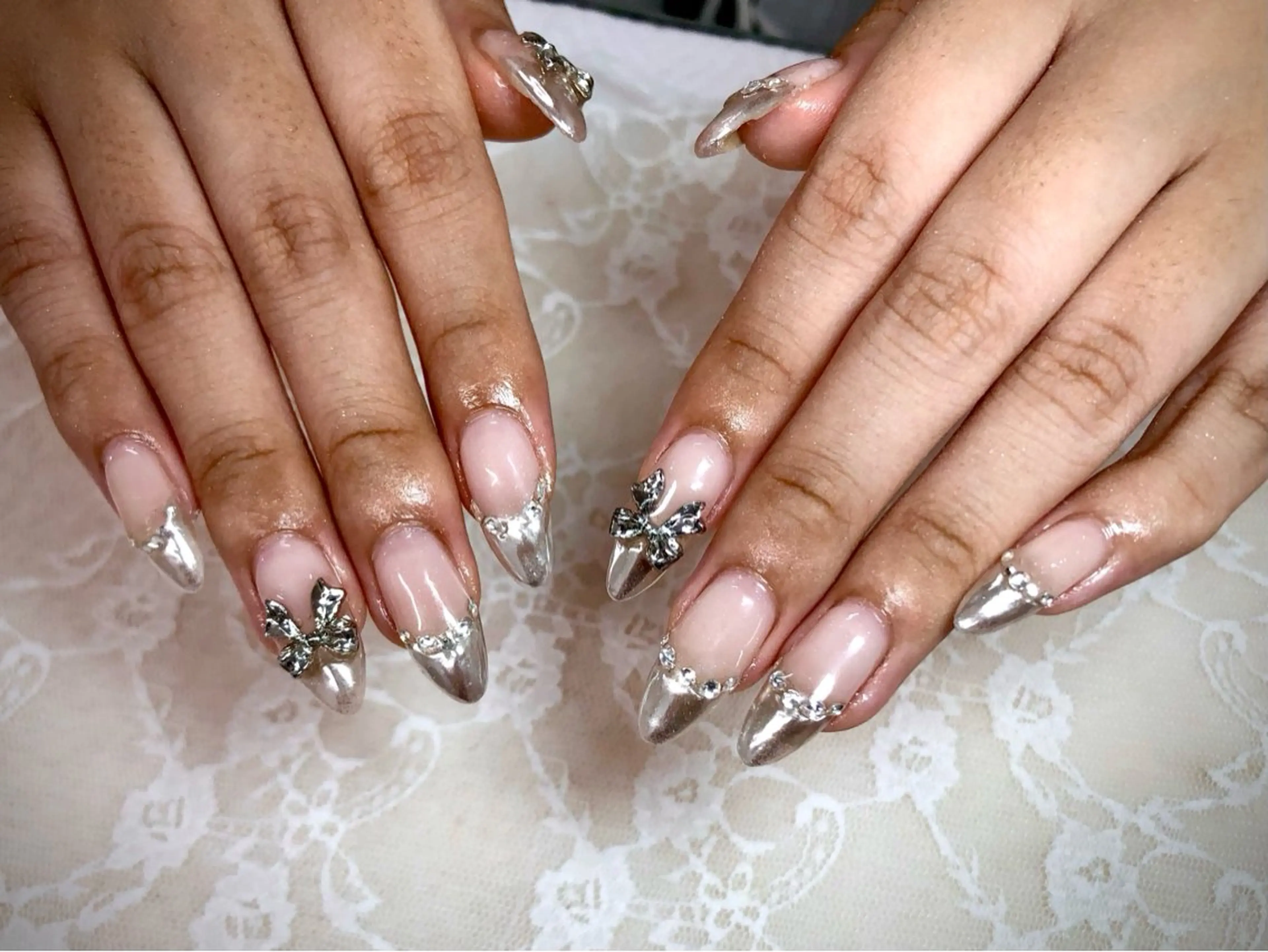 ネイル フレンチネイル ミラーネイル ストーンネイル ハンドネイル ハンドケア 心斎橋Salon Epokkuのネイルデザイン