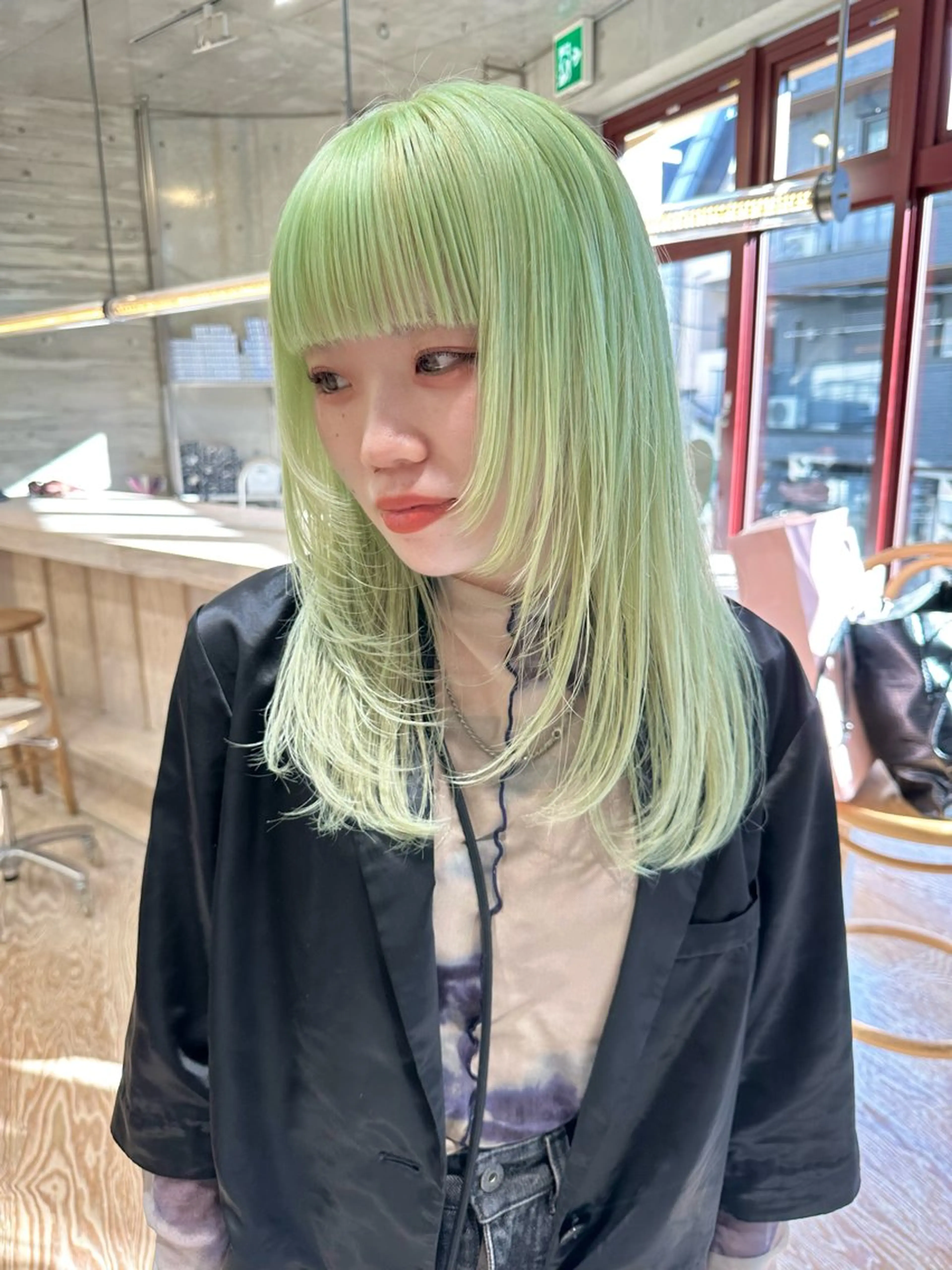 ミディアム カラー ヘアアレンジ ハイトーンカラー カット ヘアカラー トリートメント kai .のヘアスタイル