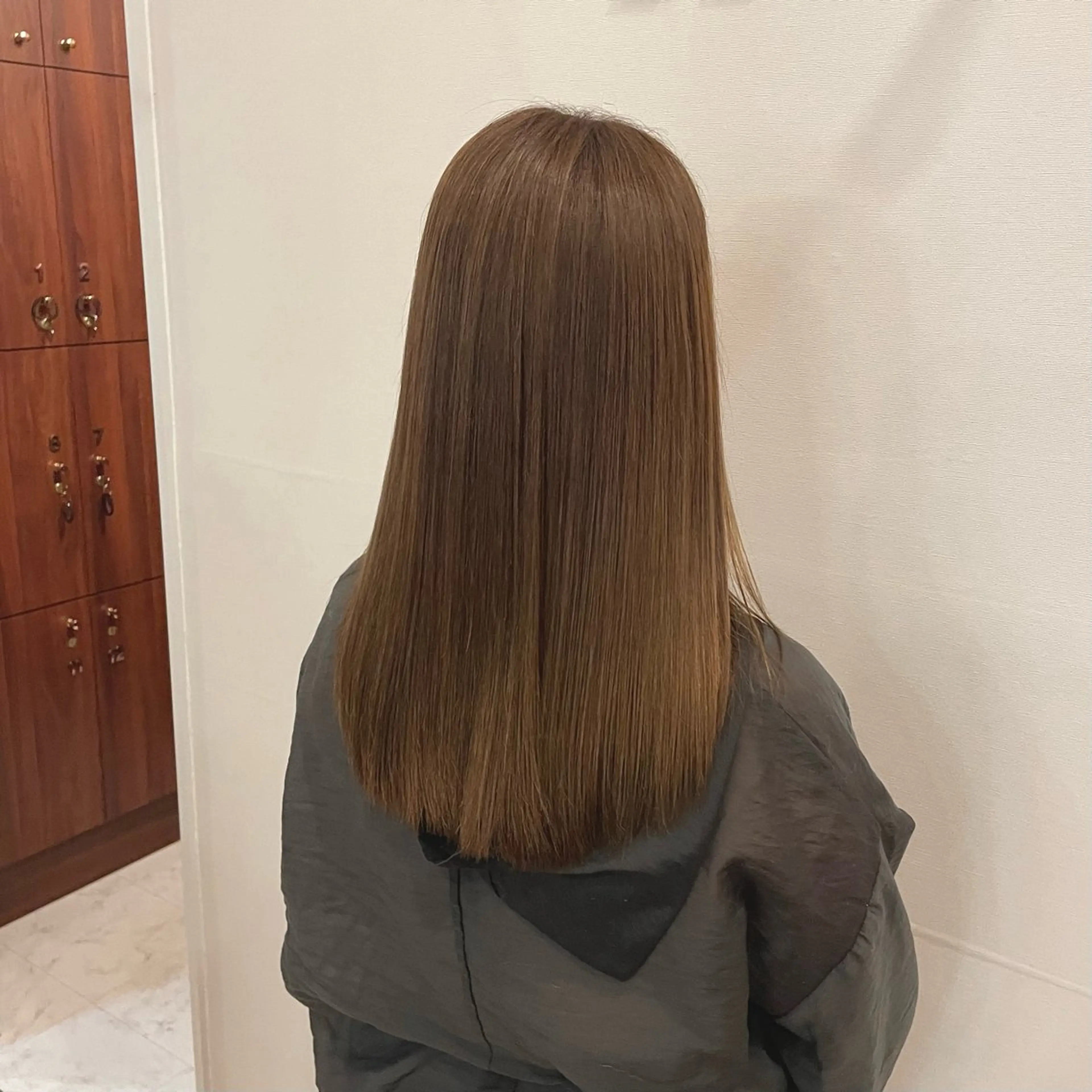 セミロング ヘアカラー スダ ユキナ 髪質改善水素カラーのヘアスタイル