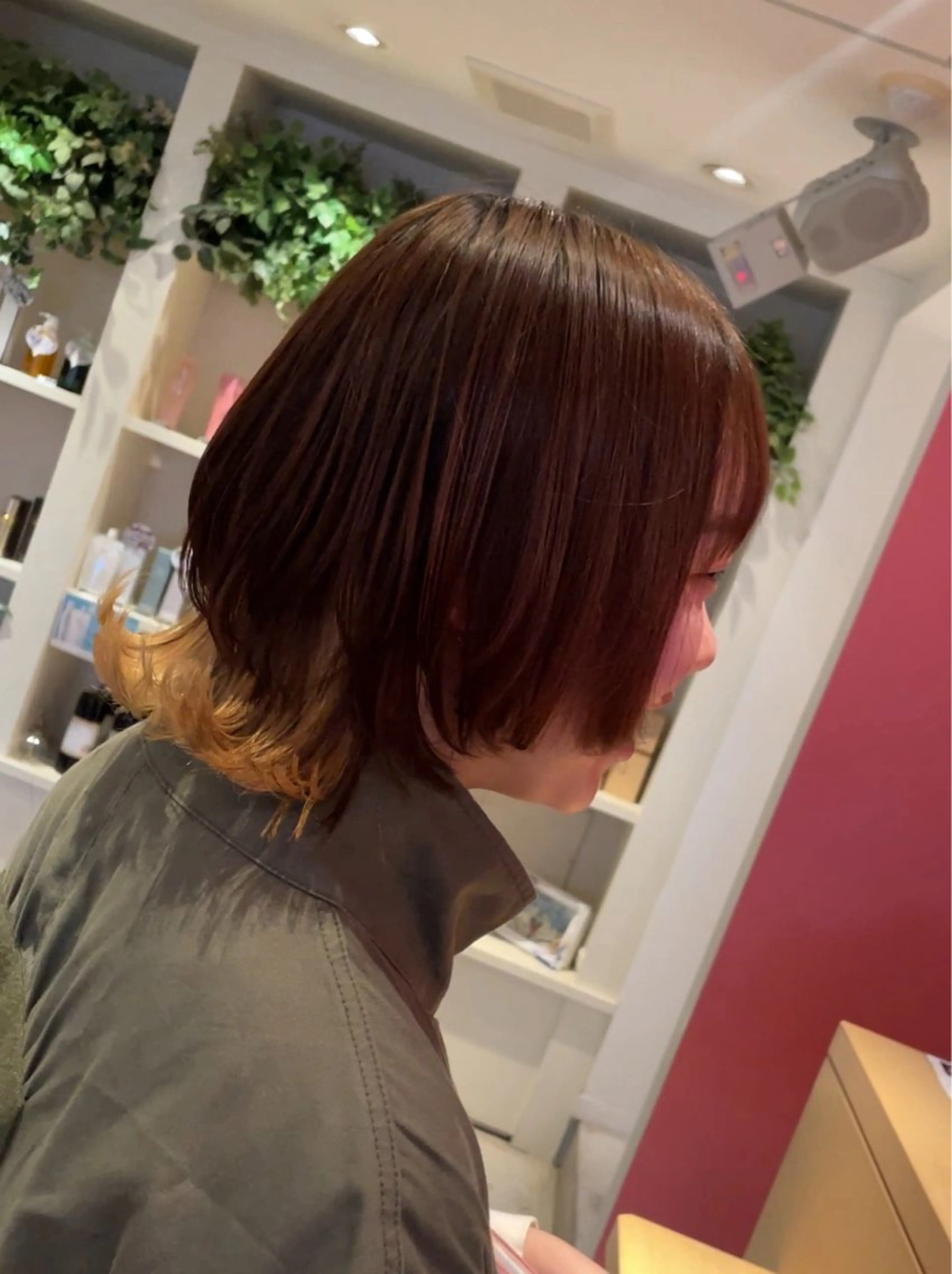 ミディアム レイヤーカット 特化型シオンのヘアスタイル
